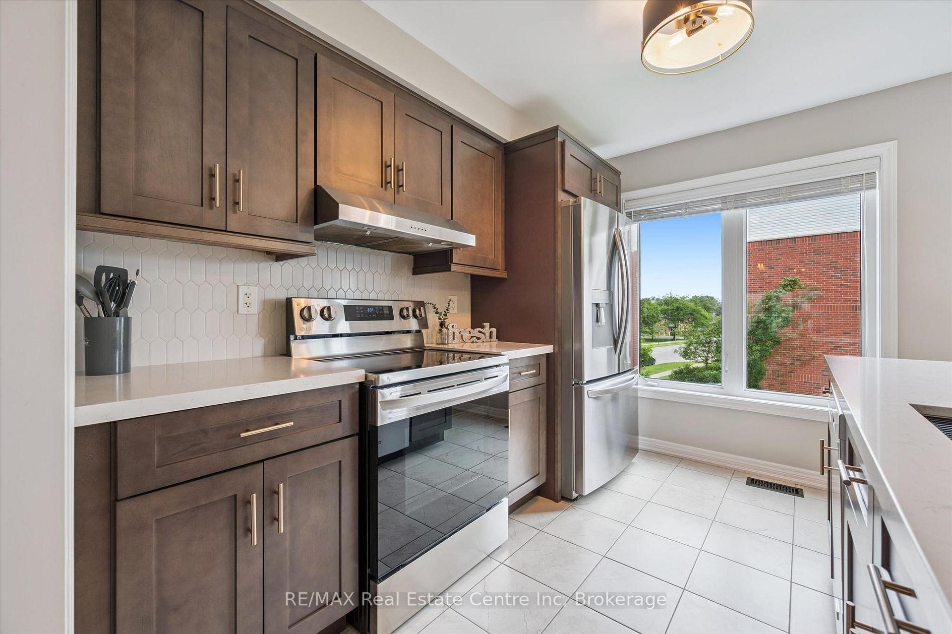 Photo 12 of Unit 2, 395 Linden Drive, Cambridge, Preston Heights — HOMEH