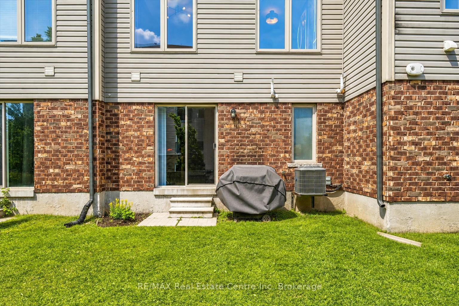 Photo 22 of Unit 2, 395 Linden Drive, Cambridge, Preston Heights — HOMEH