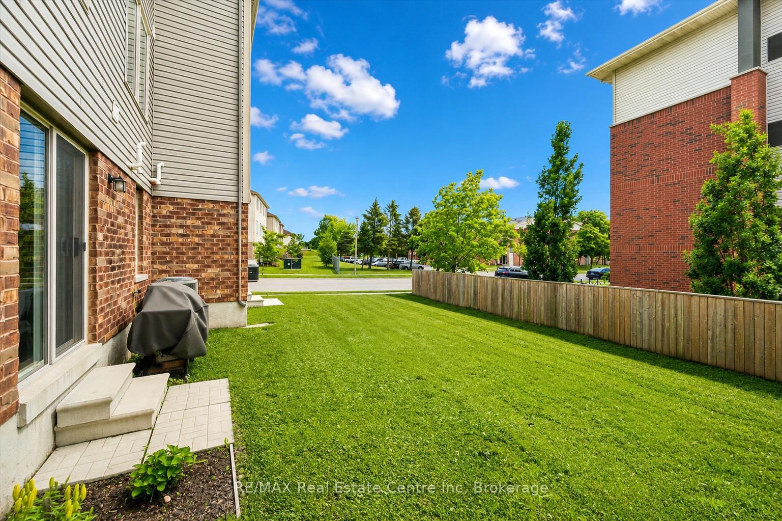 Photo 23 of Unit 2, 395 Linden Drive, Cambridge, Preston Heights — HOMEH