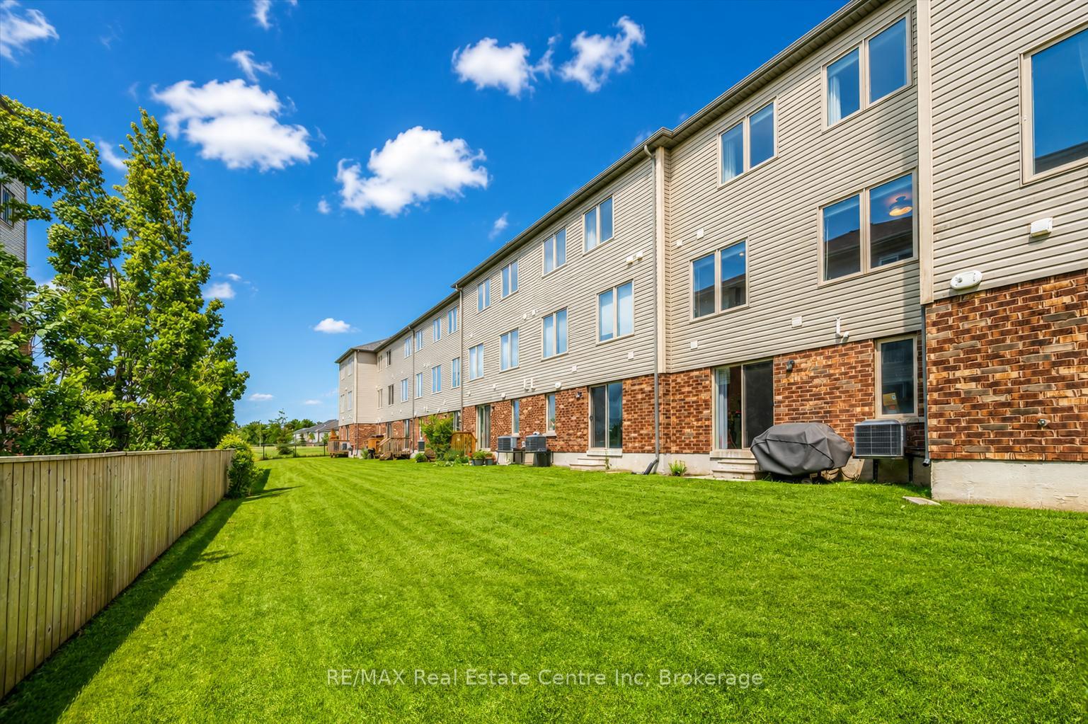 Photo 24 of Unit 2, 395 Linden Drive, Cambridge, Preston Heights — HOMEH