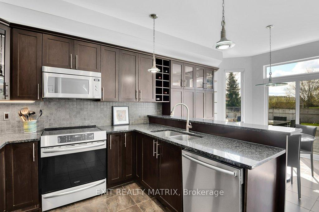 Photo 11 of 6949 Mary Anne Drive, Ottawa, Greely — HOMEH