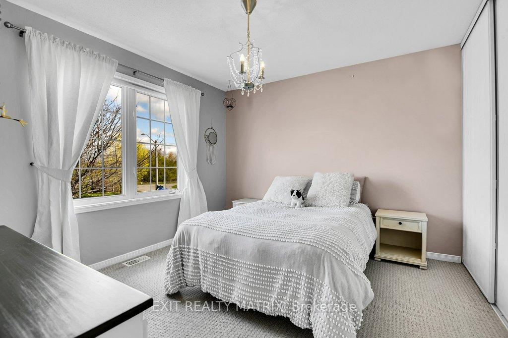 Photo 22 of 6949 Mary Anne Drive, Ottawa, Greely — HOMEH