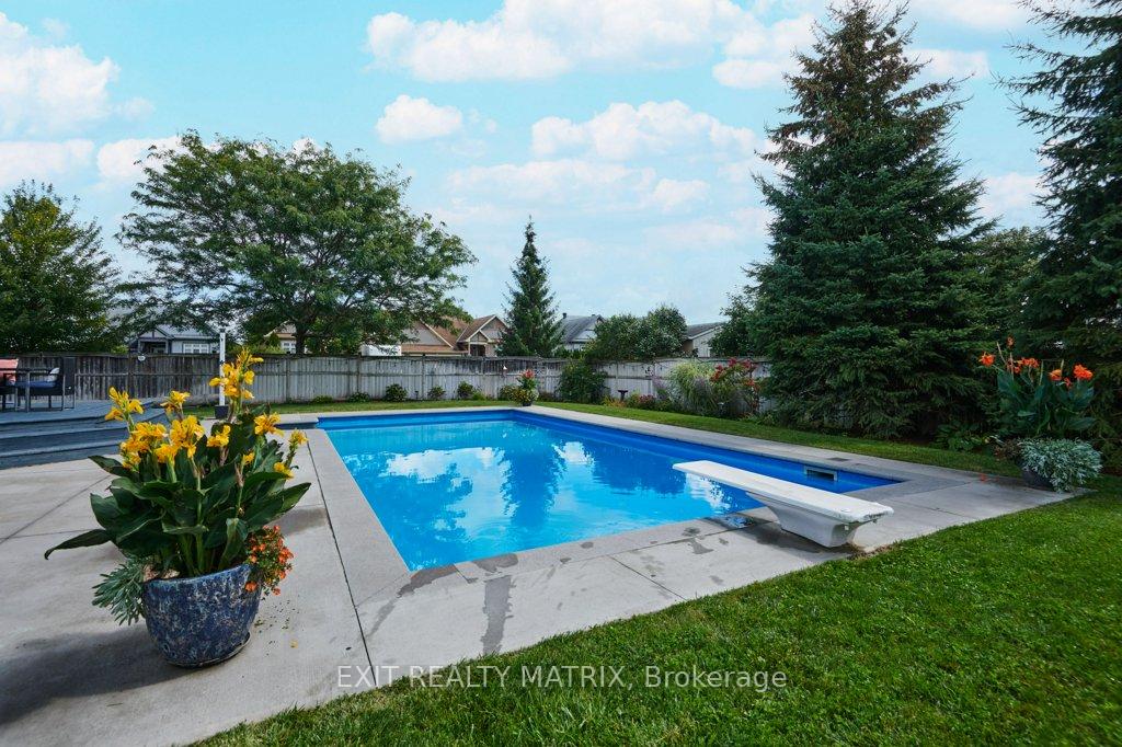 Photo 32 of 6949 Mary Anne Drive, Ottawa, Greely — HOMEH