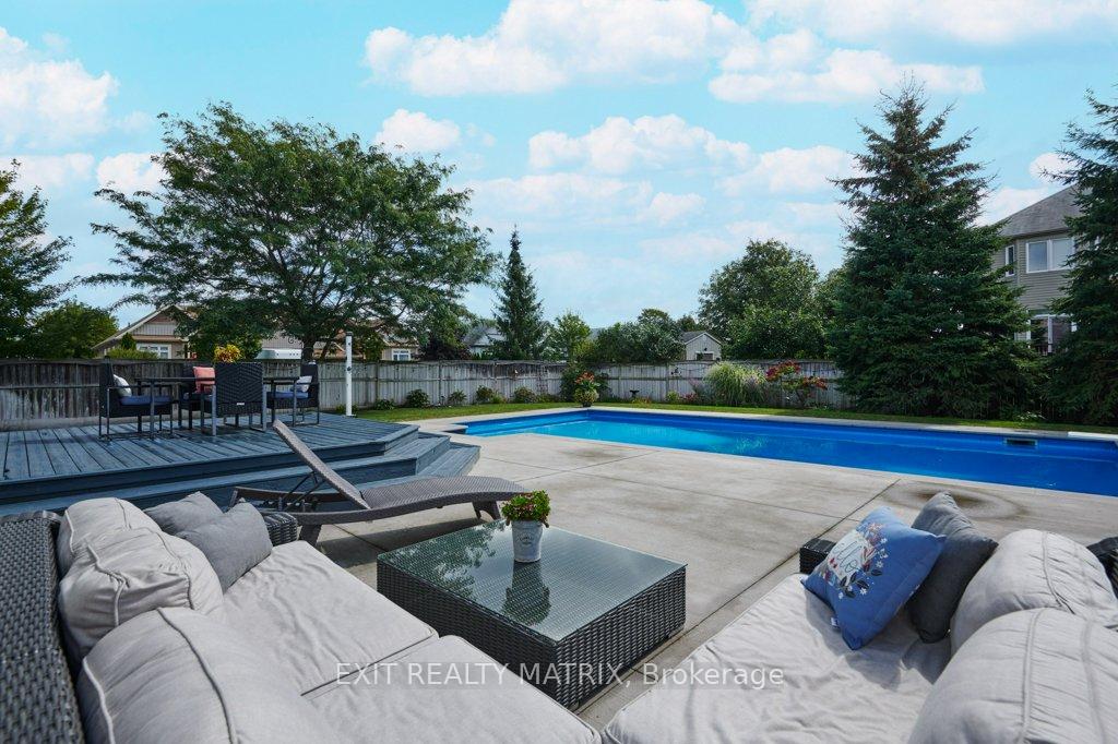 Photo 34 of 6949 Mary Anne Drive, Ottawa, Greely — HOMEH
