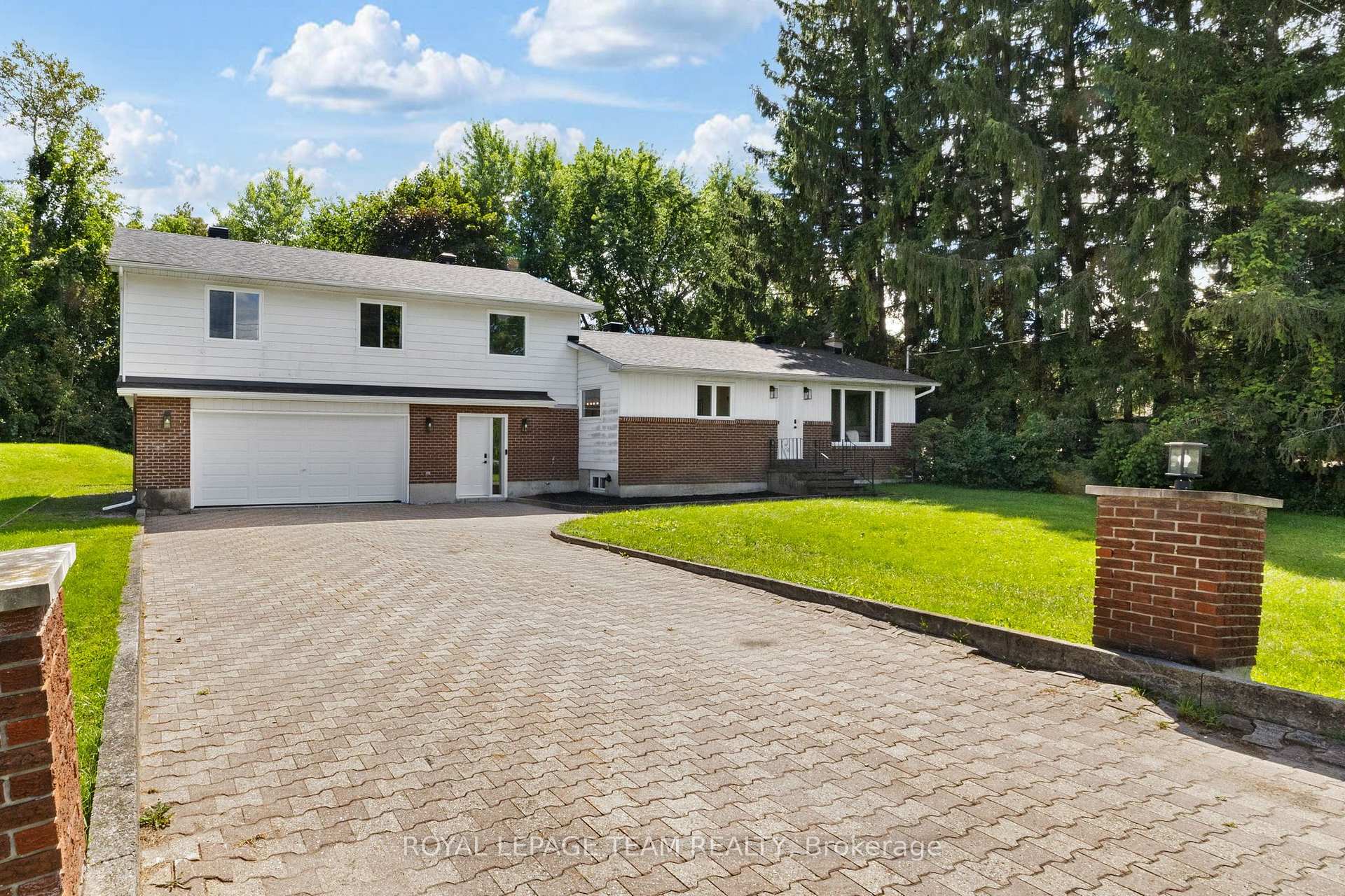 Photo 3 of 6572 Jack Pine Crescent, Ottawa, Greely — HOMEH