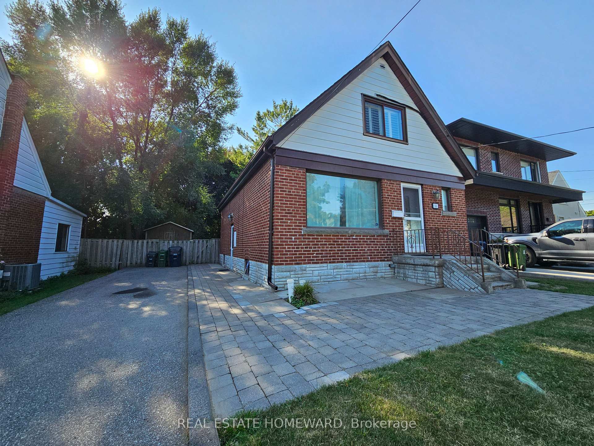 Photo 1 of 44 Harris Park Drive, Scarborough, Clairlea-Birchmount — HOMEH