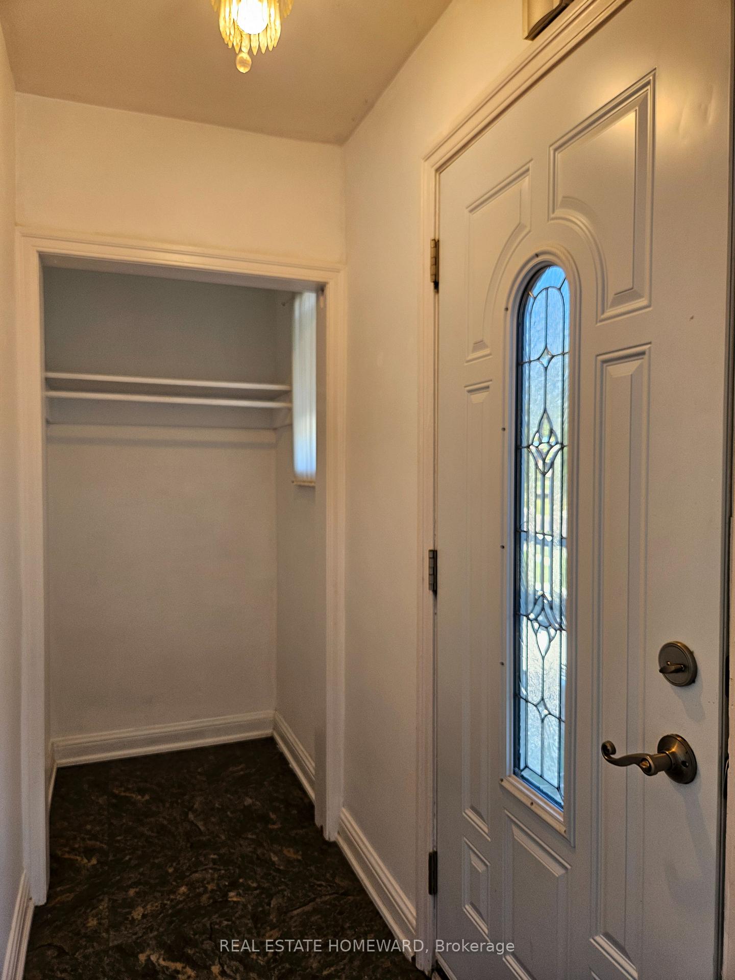 Photo 4 of 44 Harris Park Drive, Scarborough, Clairlea-Birchmount — HOMEH
