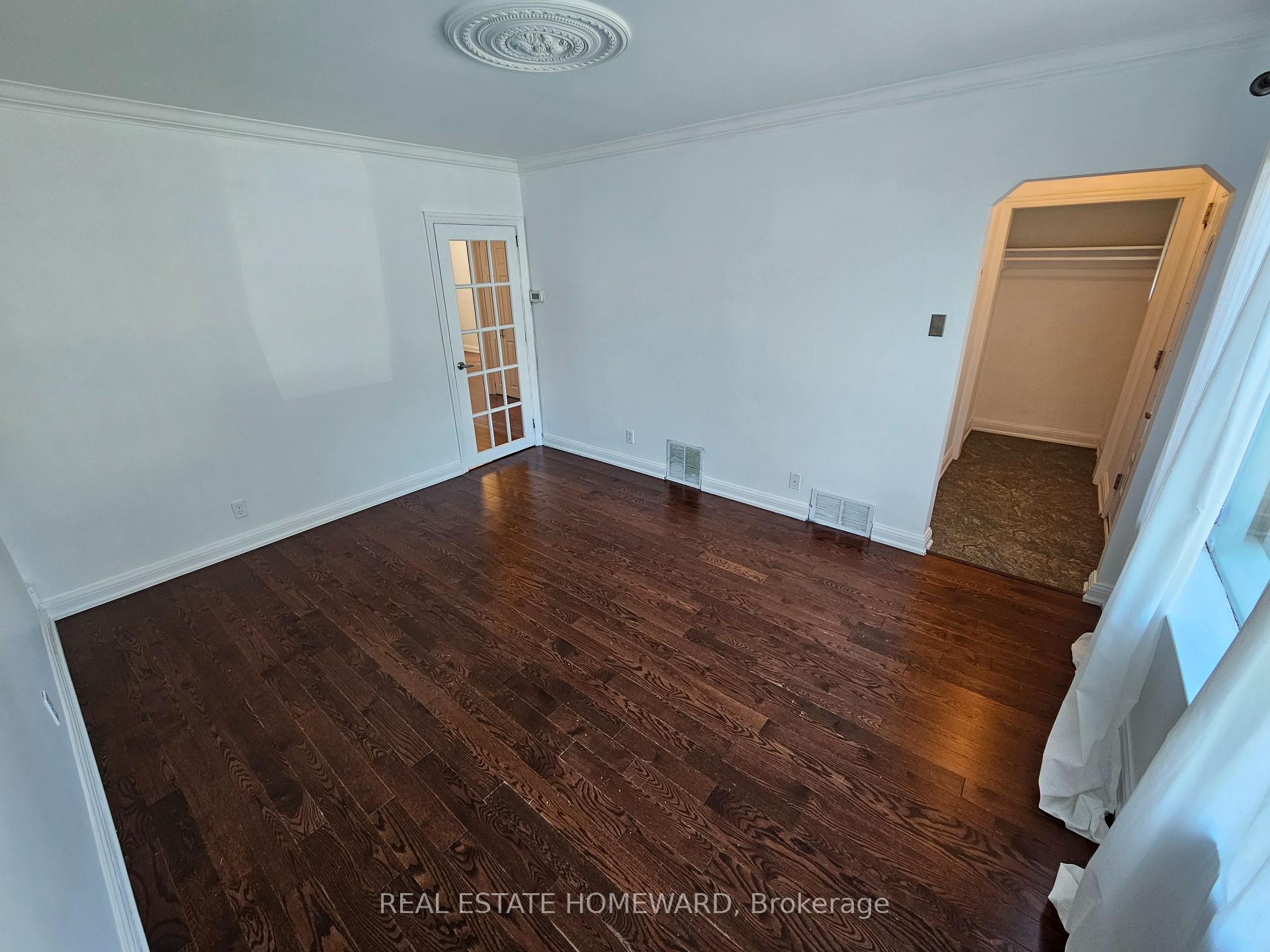 Photo 6 of 44 Harris Park Drive, Scarborough, Clairlea-Birchmount — HOMEH