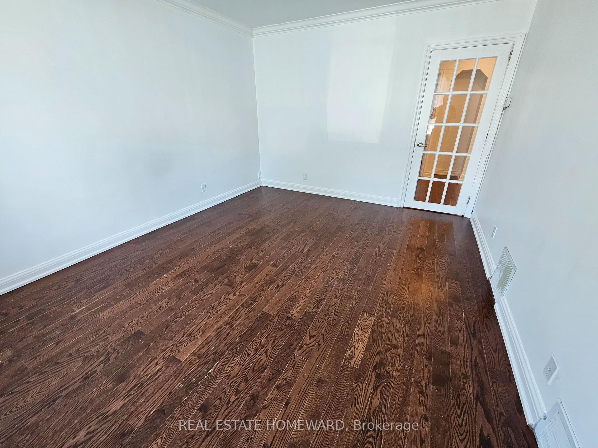 Photo 9 of 44 Harris Park Drive, Scarborough, Clairlea-Birchmount — HOMEH