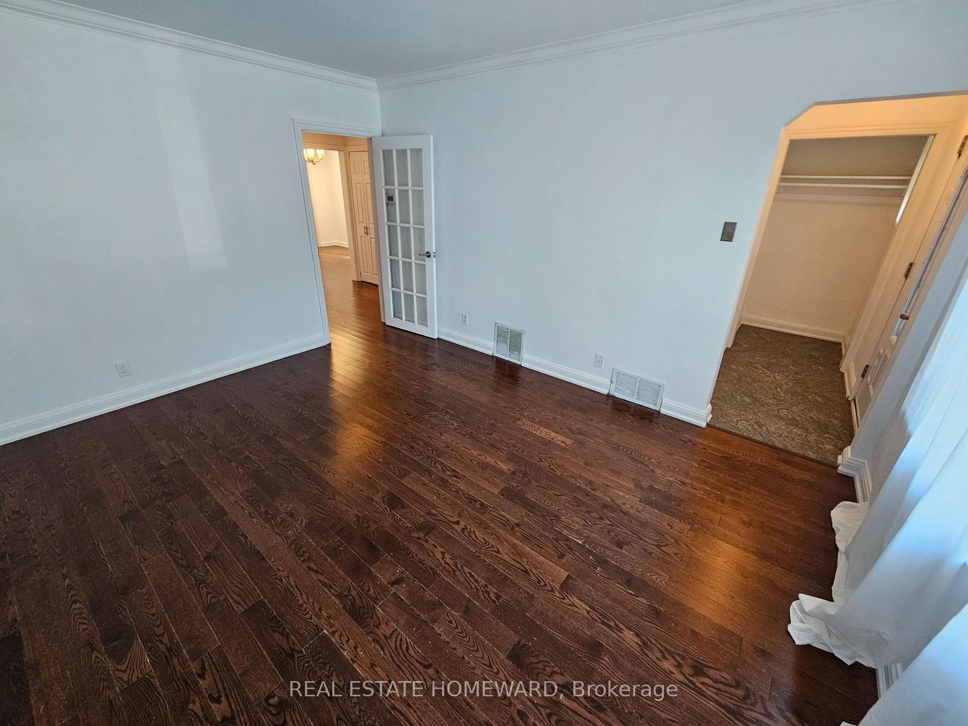 Photo 10 of 44 Harris Park Drive, Scarborough, Clairlea-Birchmount — HOMEH