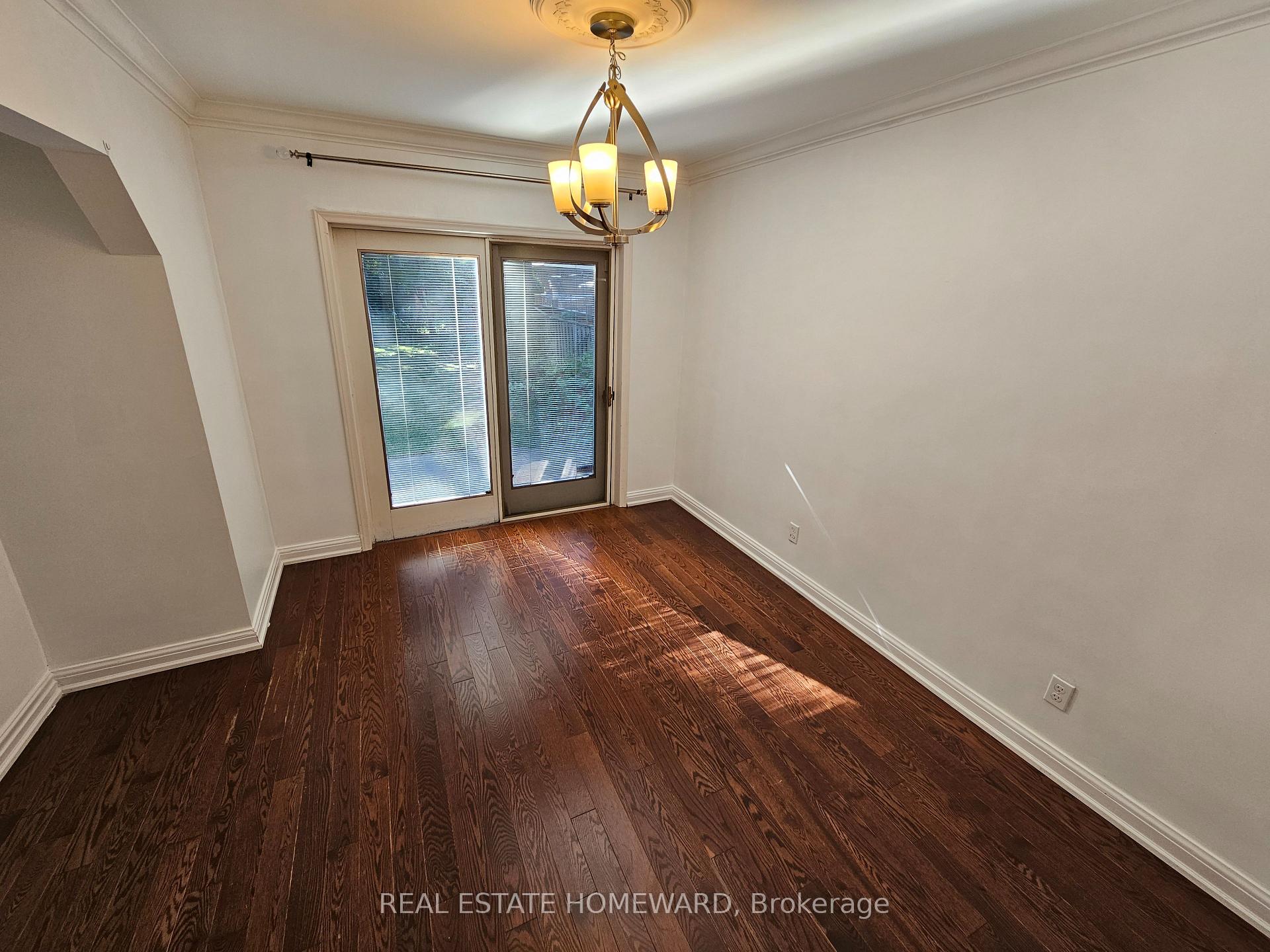 Photo 11 of 44 Harris Park Drive, Scarborough, Clairlea-Birchmount — HOMEH