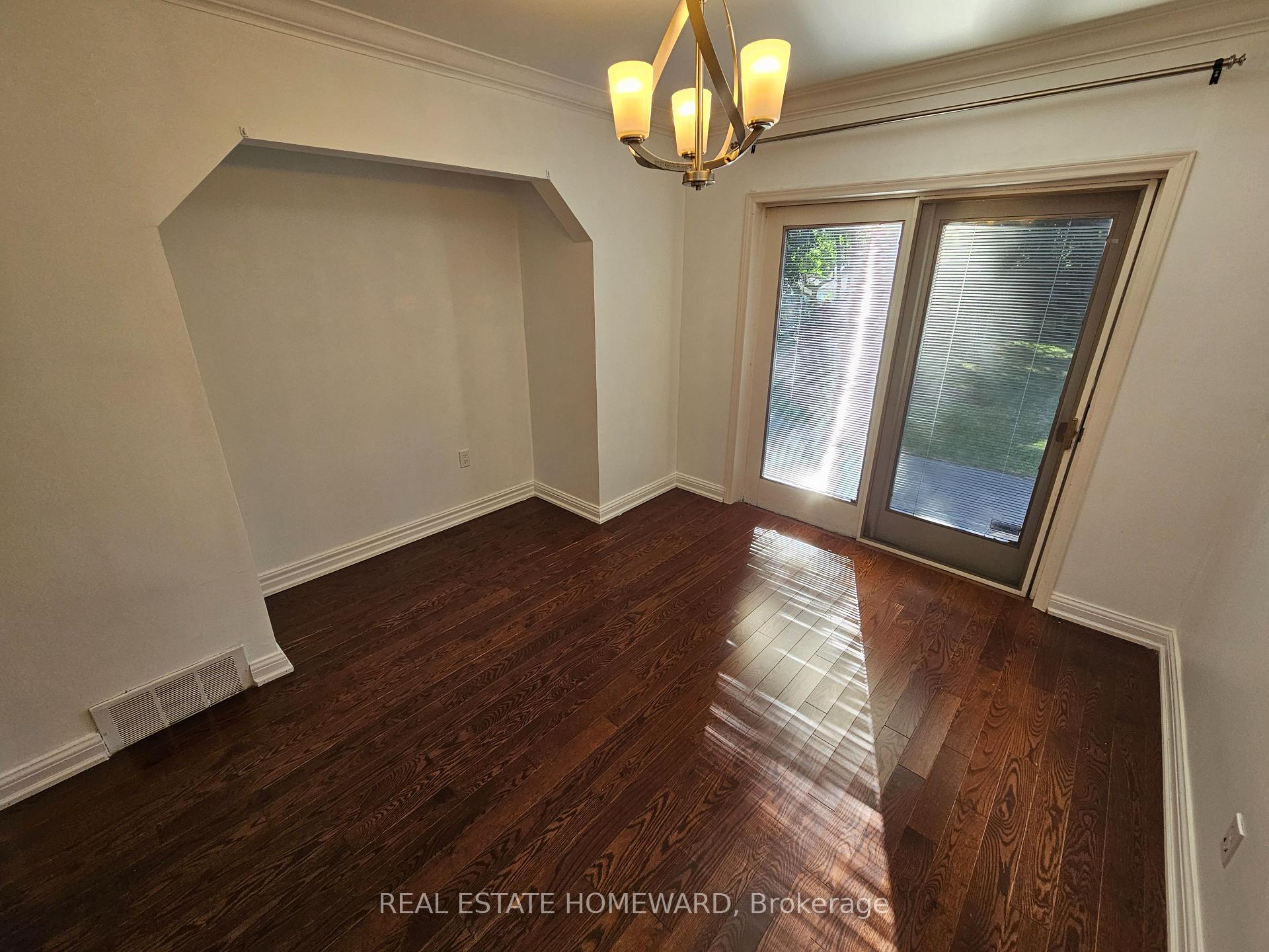 Photo 12 of 44 Harris Park Drive, Scarborough, Clairlea-Birchmount — HOMEH
