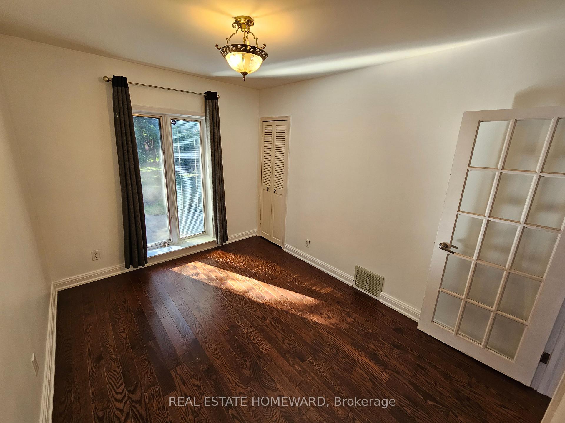 Photo 14 of 44 Harris Park Drive, Scarborough, Clairlea-Birchmount — HOMEH