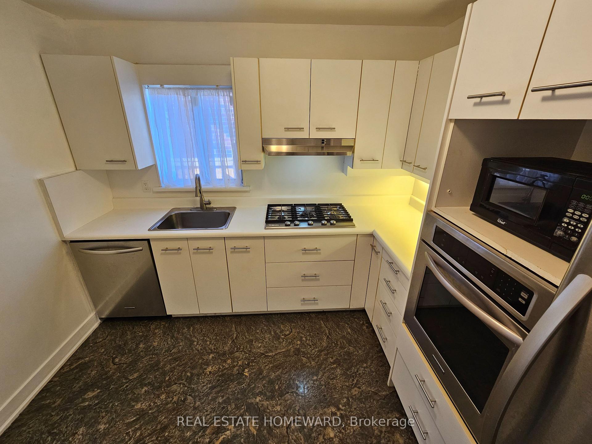 Photo 16 of 44 Harris Park Drive, Scarborough, Clairlea-Birchmount — HOMEH