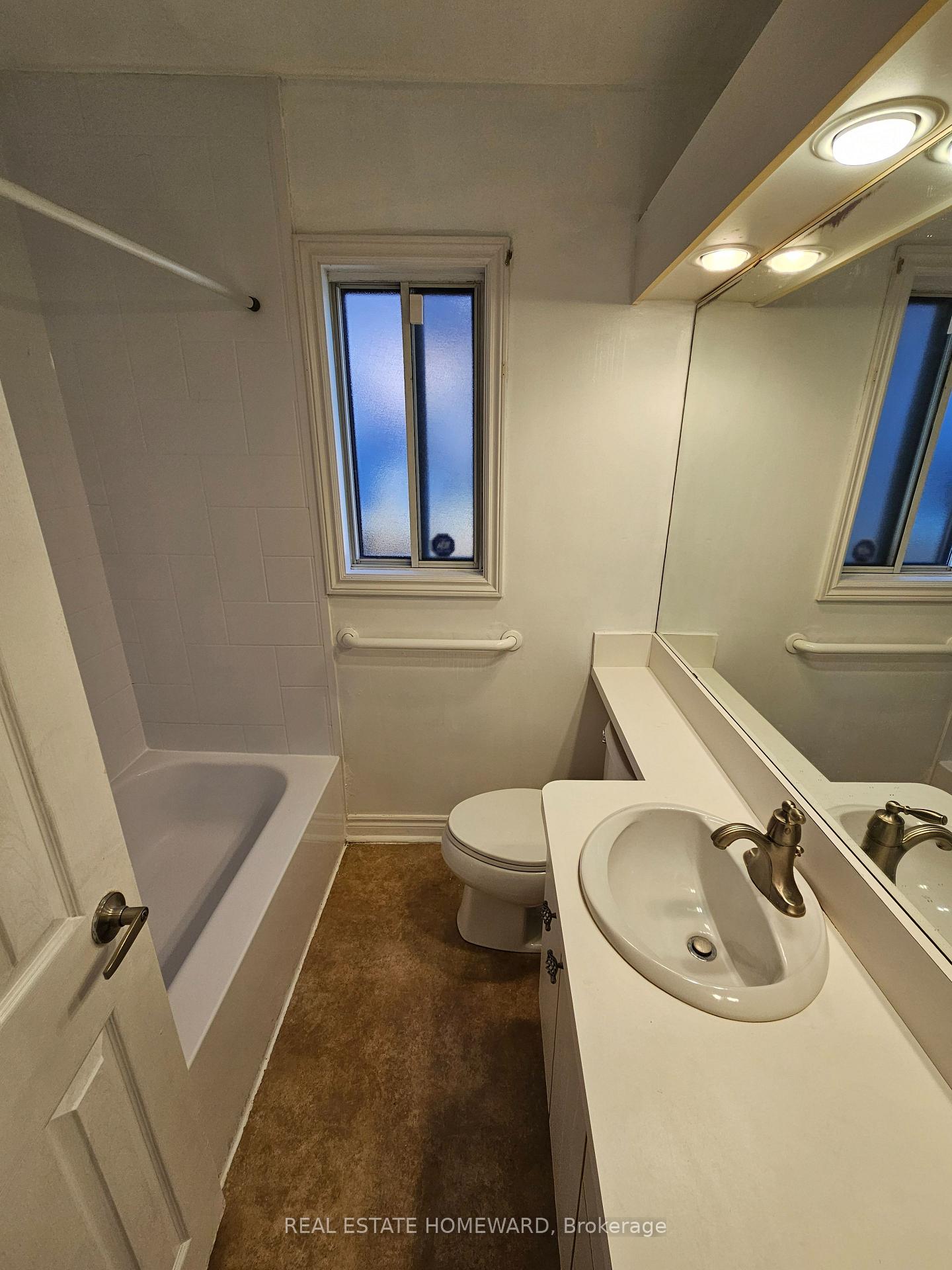 Photo 17 of 44 Harris Park Drive, Scarborough, Clairlea-Birchmount — HOMEH