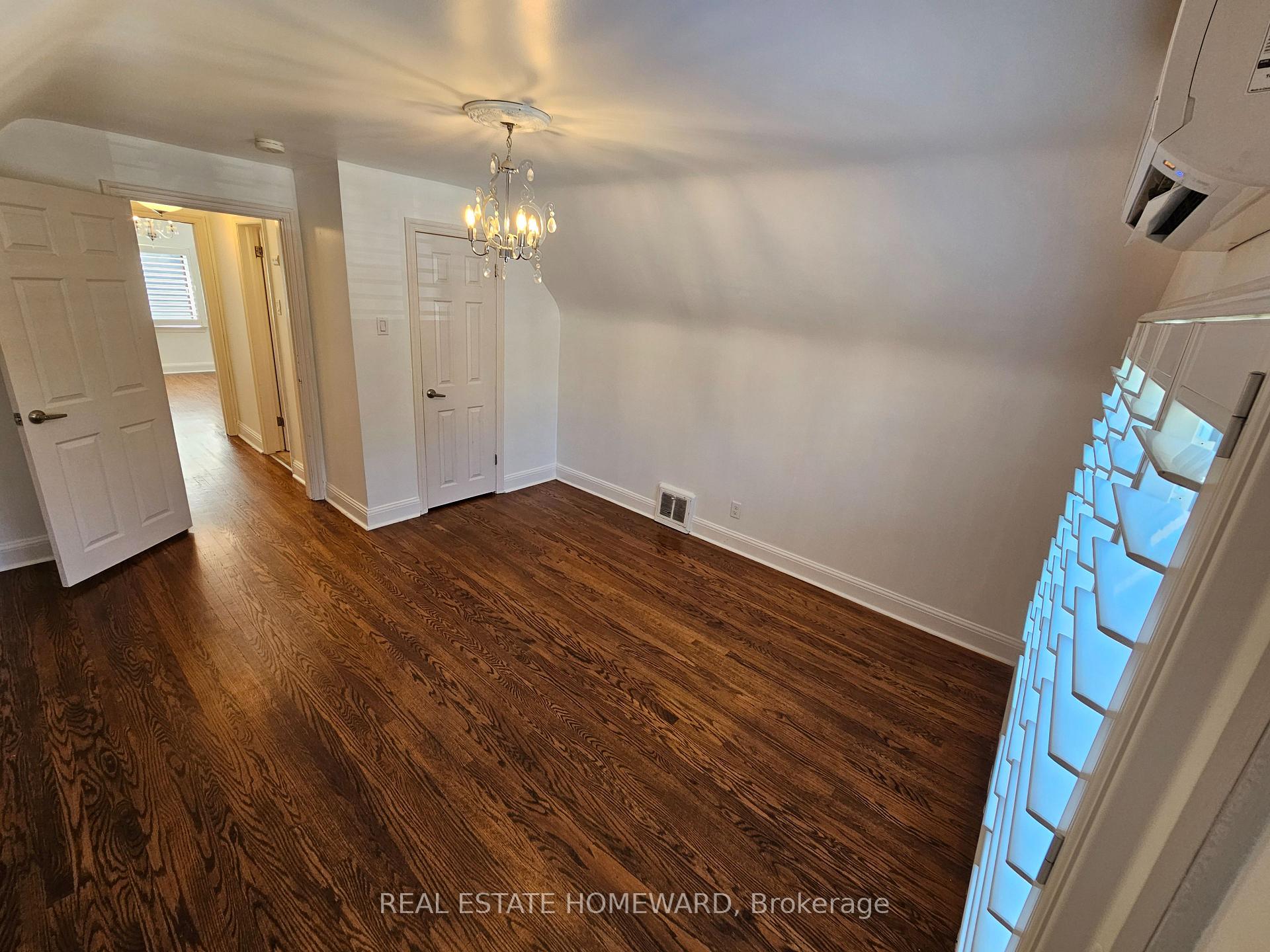 Photo 19 of 44 Harris Park Drive, Scarborough, Clairlea-Birchmount — HOMEH