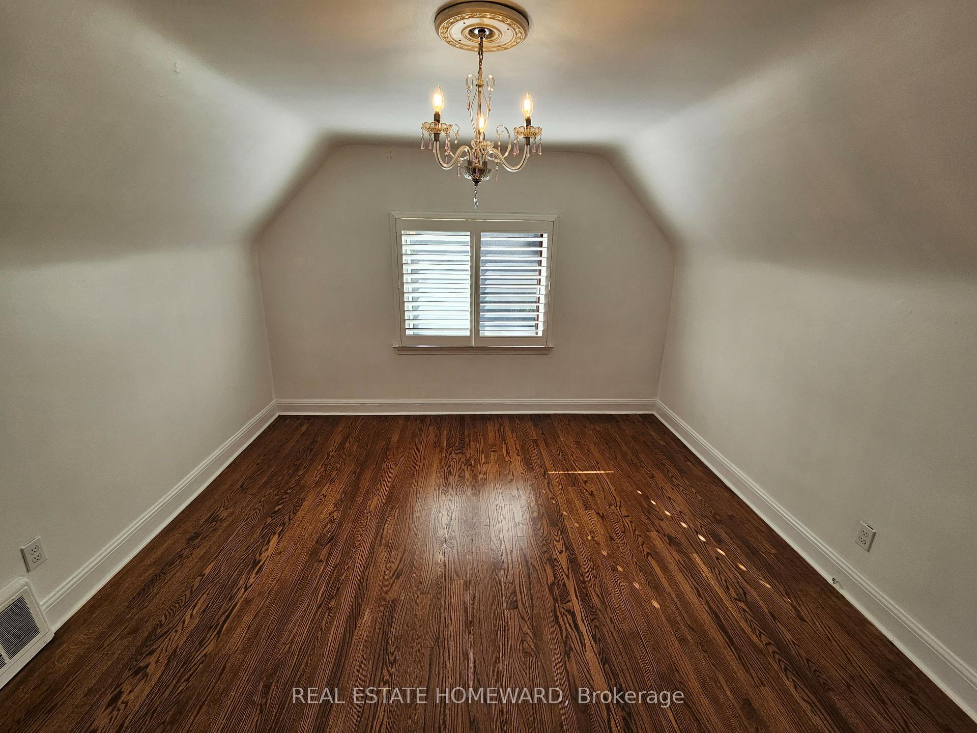 Photo 20 of 44 Harris Park Drive, Scarborough, Clairlea-Birchmount — HOMEH