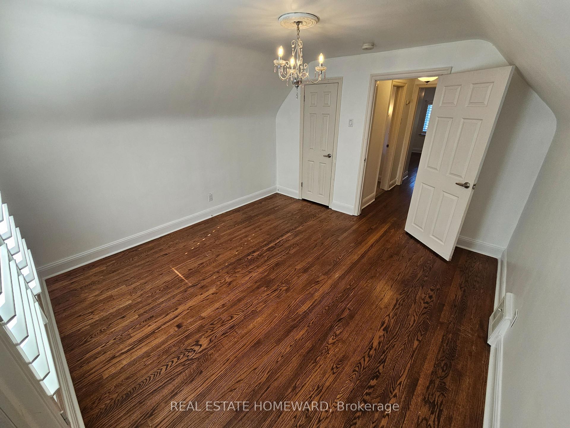 Photo 21 of 44 Harris Park Drive, Scarborough, Clairlea-Birchmount — HOMEH