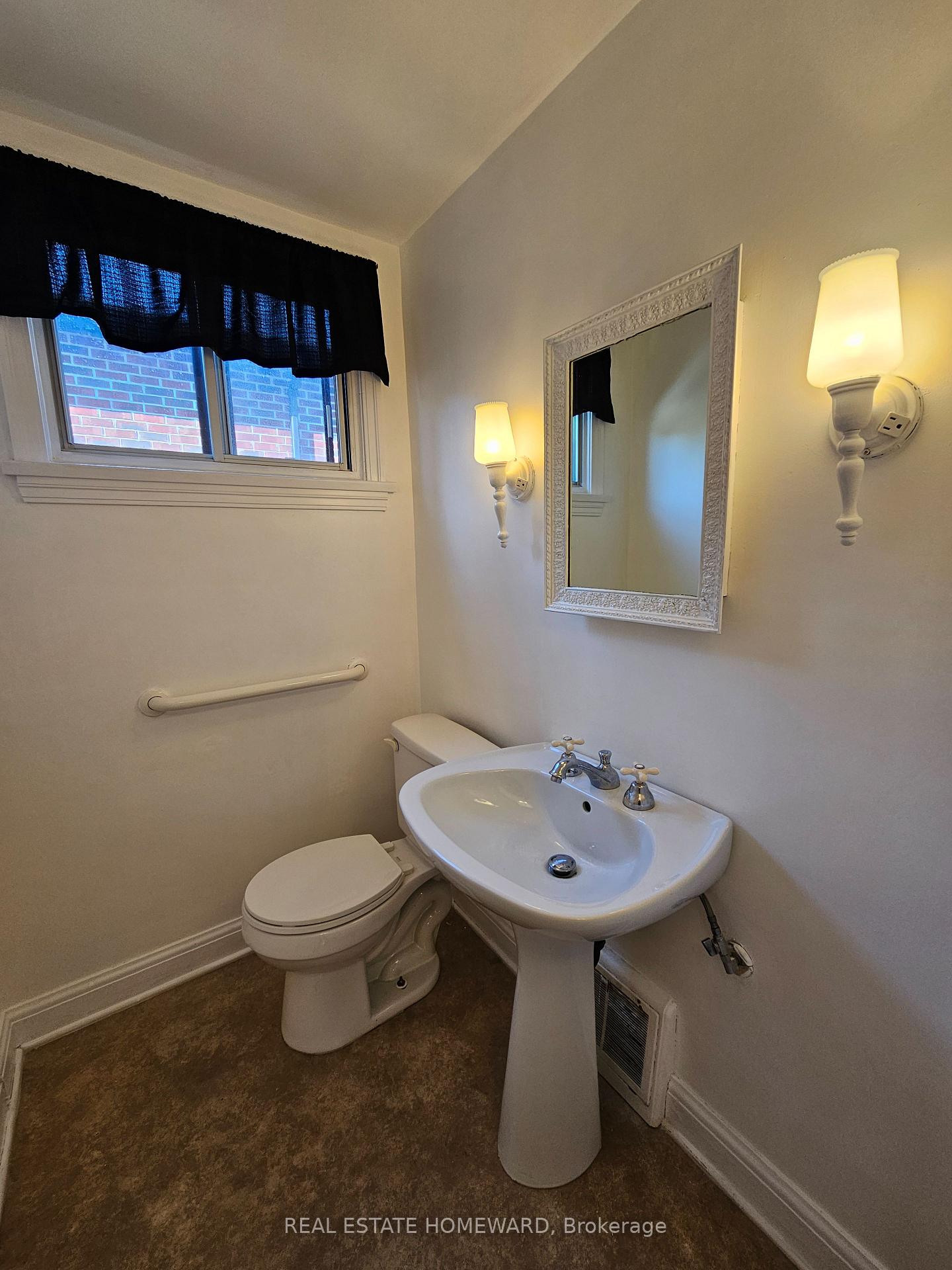Photo 22 of 44 Harris Park Drive, Scarborough, Clairlea-Birchmount — HOMEH