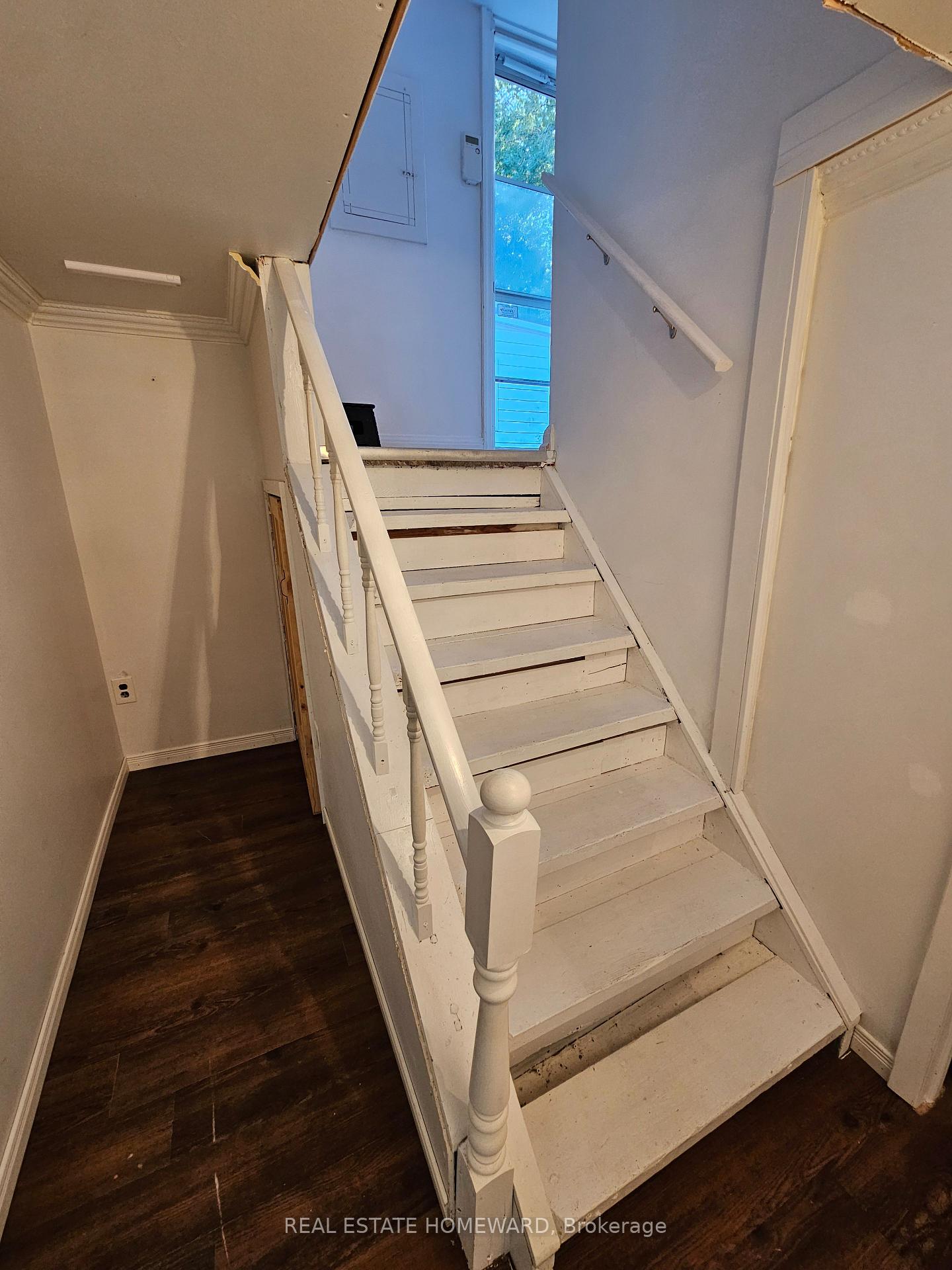 Photo 23 of 44 Harris Park Drive, Scarborough, Clairlea-Birchmount — HOMEH