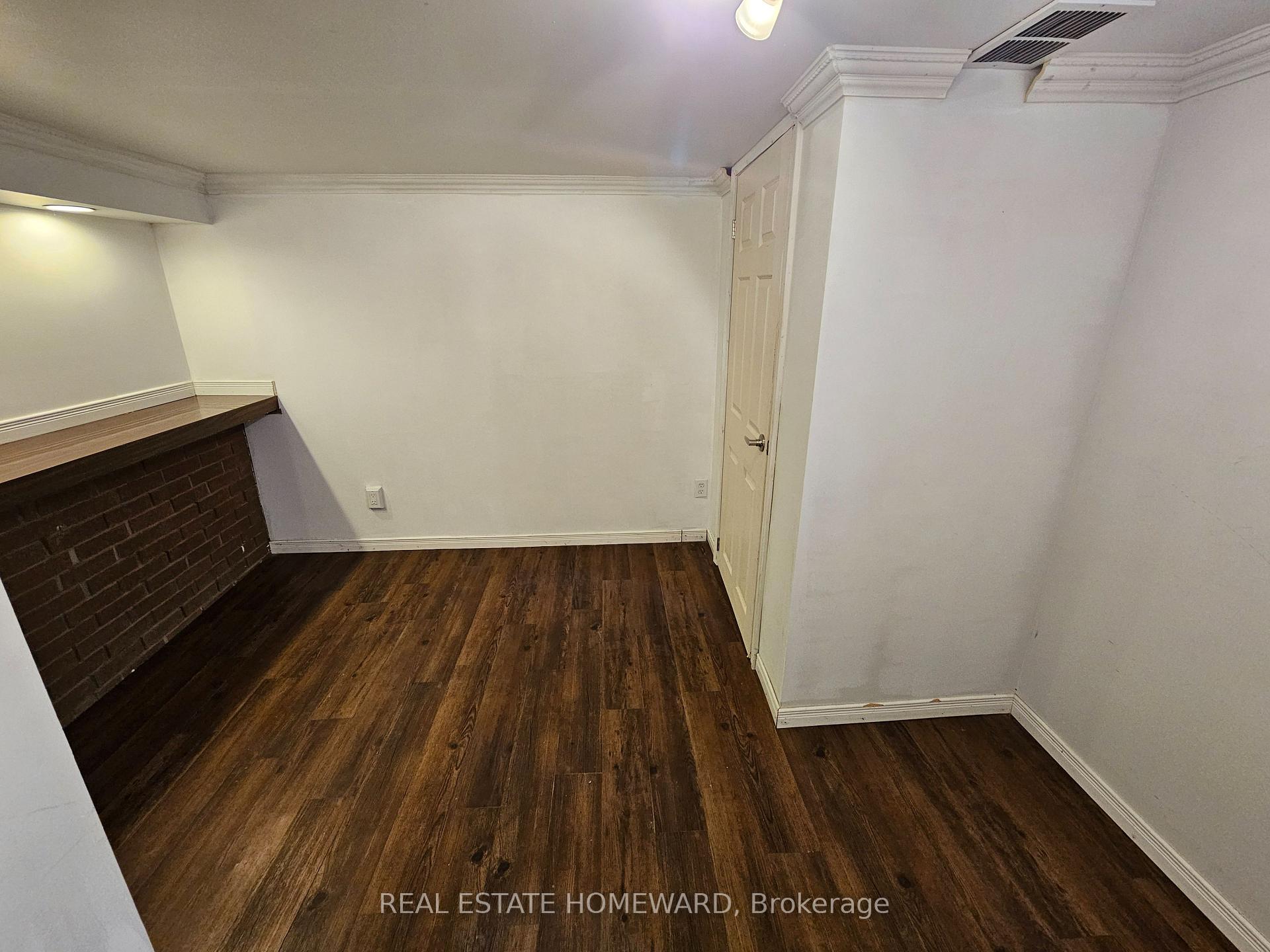 Photo 28 of 44 Harris Park Drive, Scarborough, Clairlea-Birchmount — HOMEH