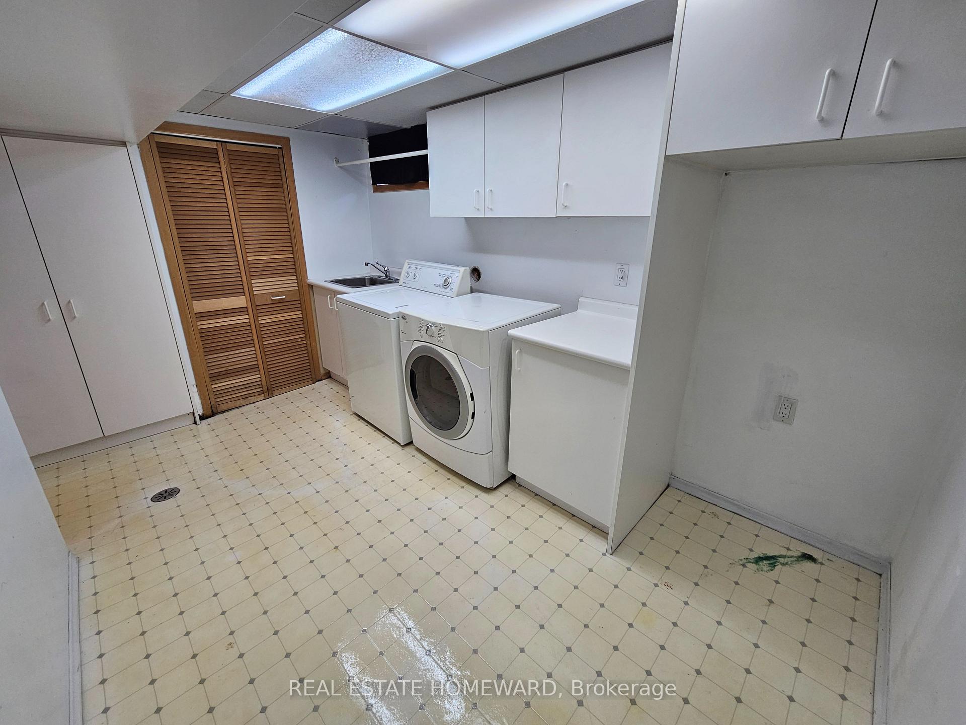Photo 31 of 44 Harris Park Drive, Scarborough, Clairlea-Birchmount — HOMEH