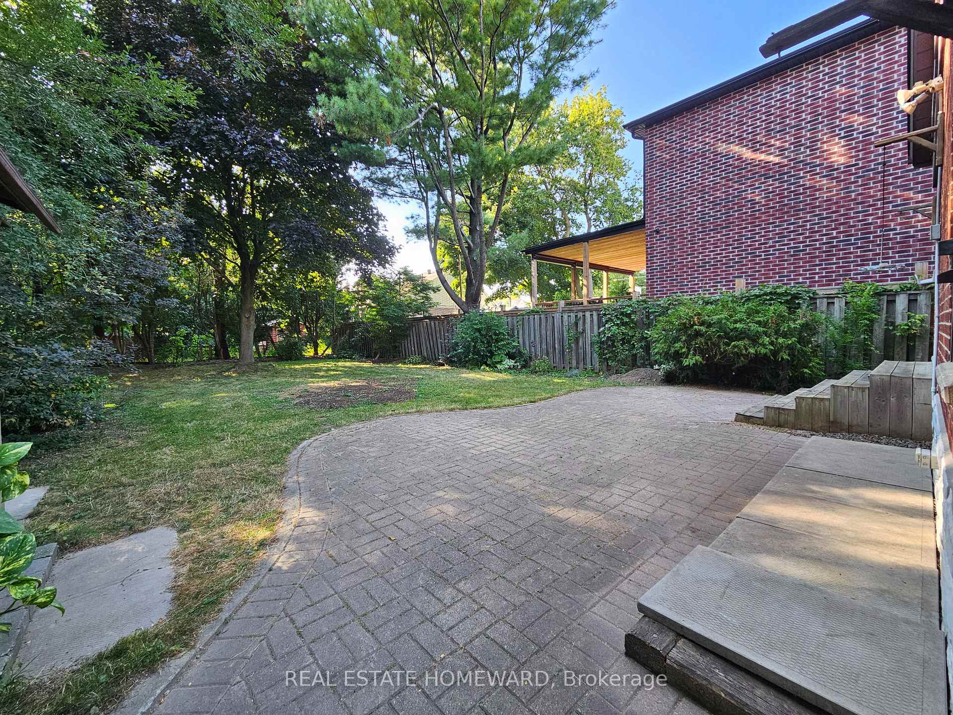 Photo 32 of 44 Harris Park Drive, Scarborough, Clairlea-Birchmount — HOMEH