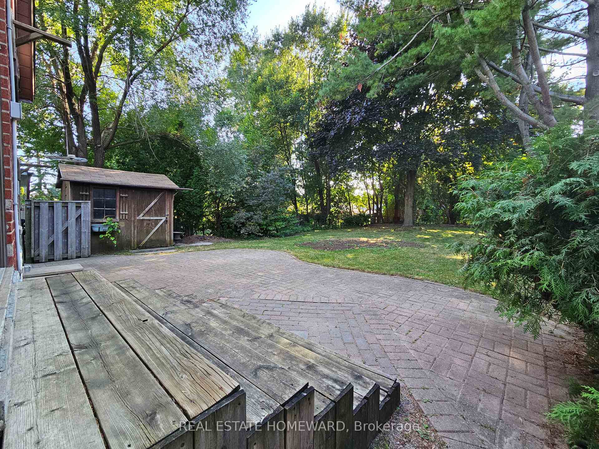 Photo 33 of 44 Harris Park Drive, Scarborough, Clairlea-Birchmount — HOMEH