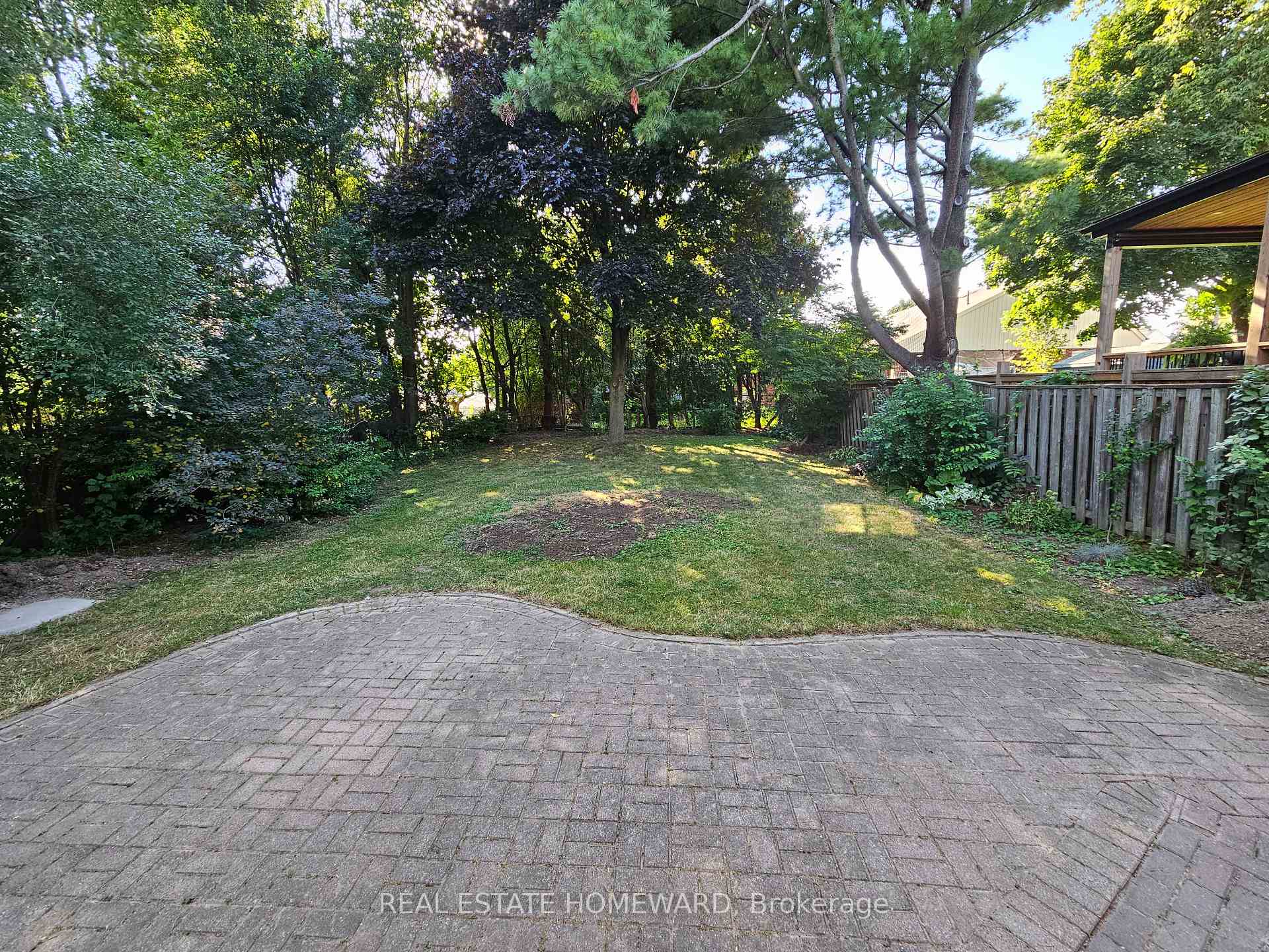 Photo 34 of 44 Harris Park Drive, Scarborough, Clairlea-Birchmount — HOMEH