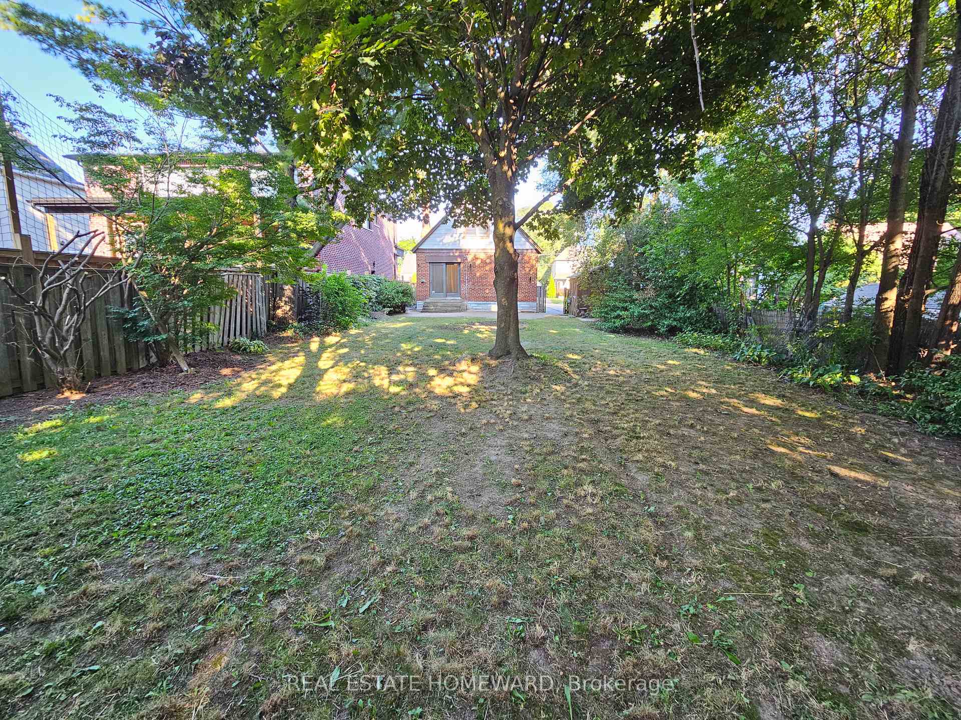 Photo 36 of 44 Harris Park Drive, Scarborough, Clairlea-Birchmount — HOMEH