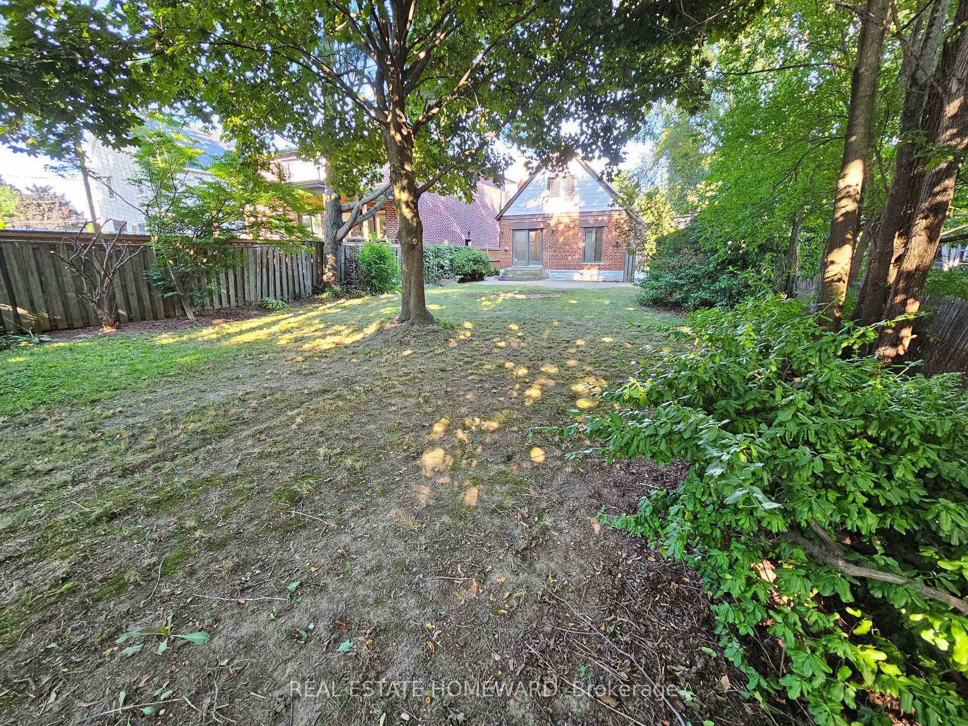 Photo 37 of 44 Harris Park Drive, Scarborough, Clairlea-Birchmount — HOMEH