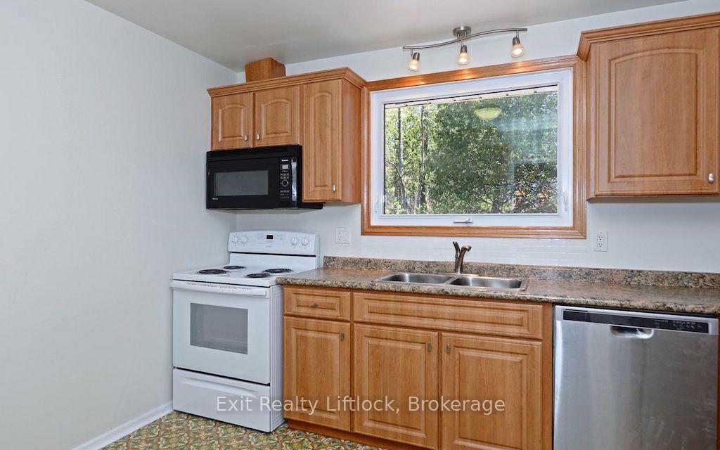 Photo 4 of Unit Main Floor, 4 Wallis Drive, Peterborough, Monaghan Ward 2 — HOMEH
