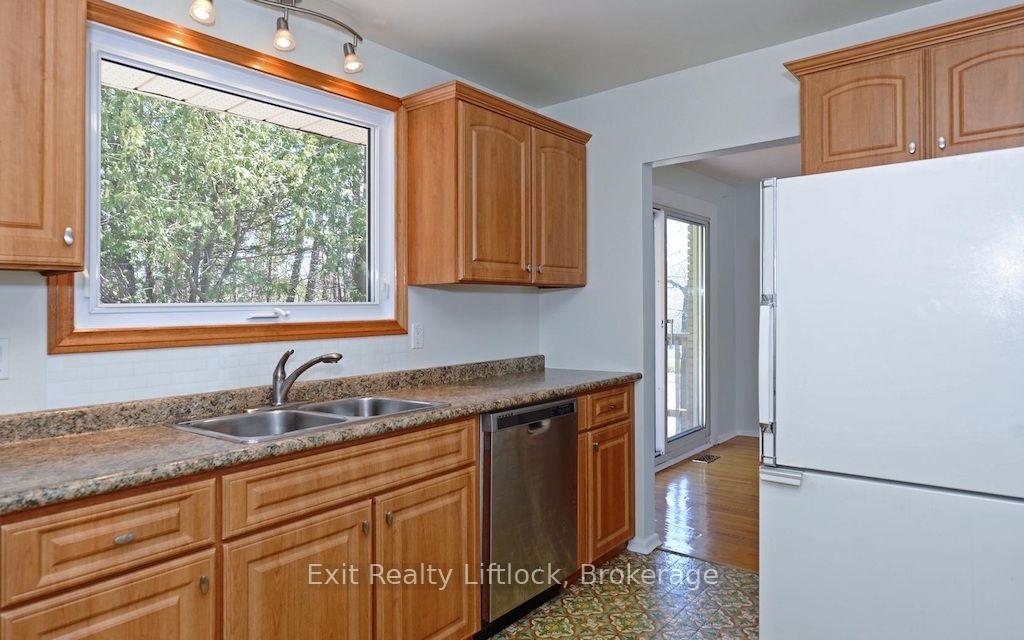 Photo 5 of Unit Main Floor, 4 Wallis Drive, Peterborough, Monaghan Ward 2 — HOMEH