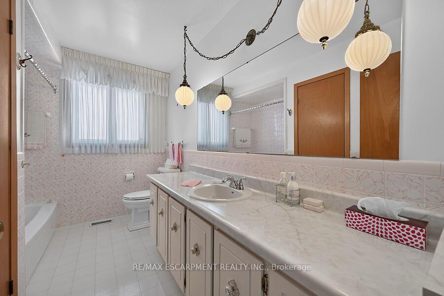 Photo 9 of 57 Turnbull Road, Hamilton, Dundas — HOMEH
