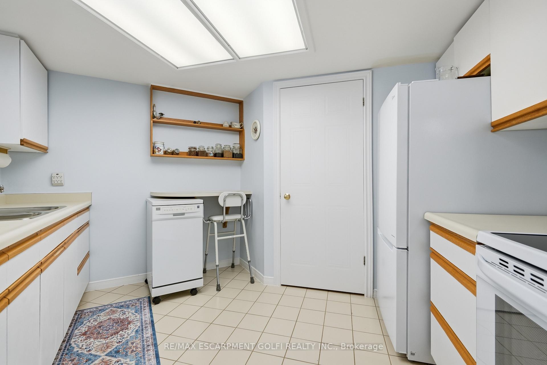 Photo 7 of Unit 215, 3420 Frederick Avenue, Lincoln, Lincoln-Jordan/Vineland — HOMEH