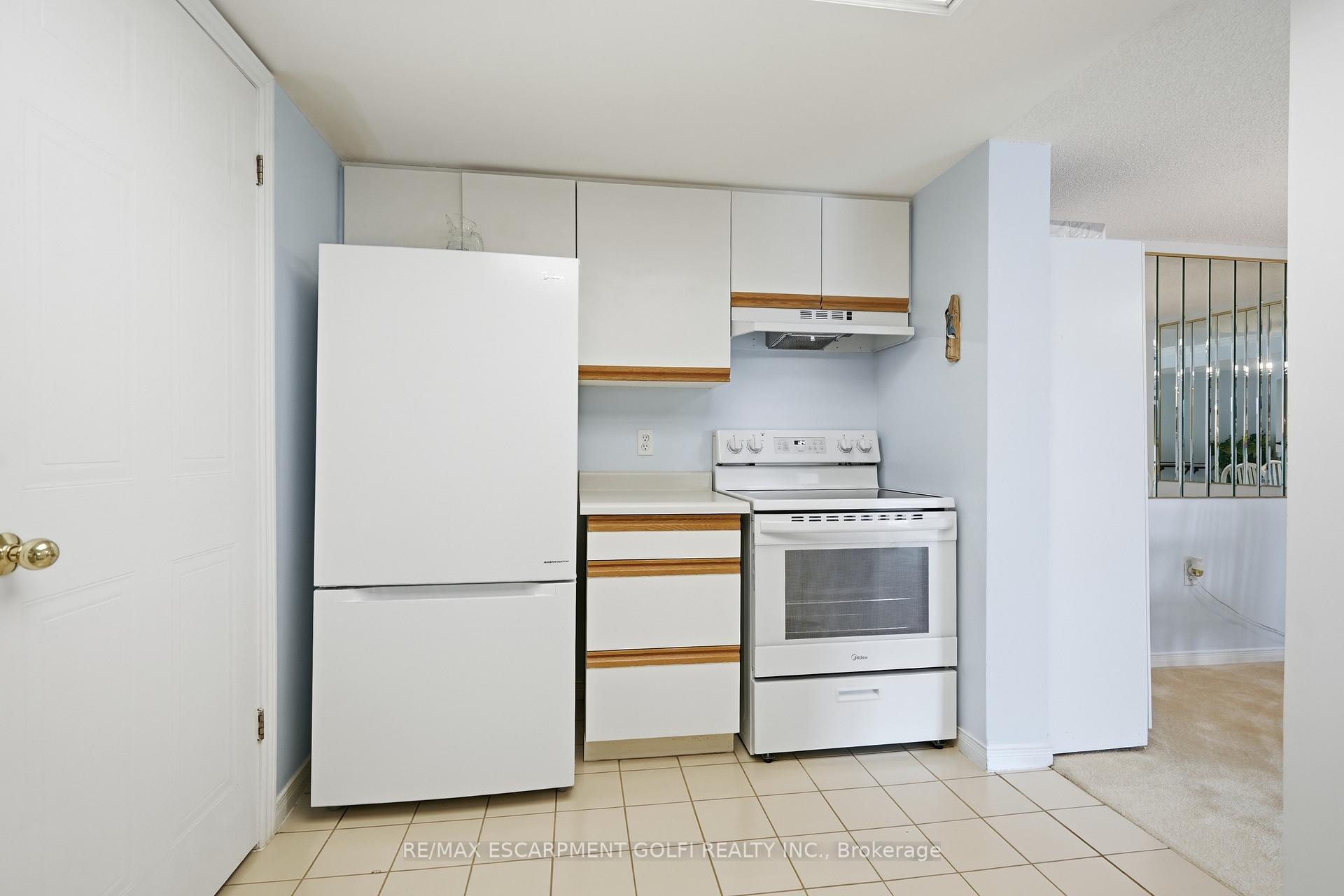 Photo 8 of Unit 215, 3420 Frederick Avenue, Lincoln, Lincoln-Jordan/Vineland — HOMEH