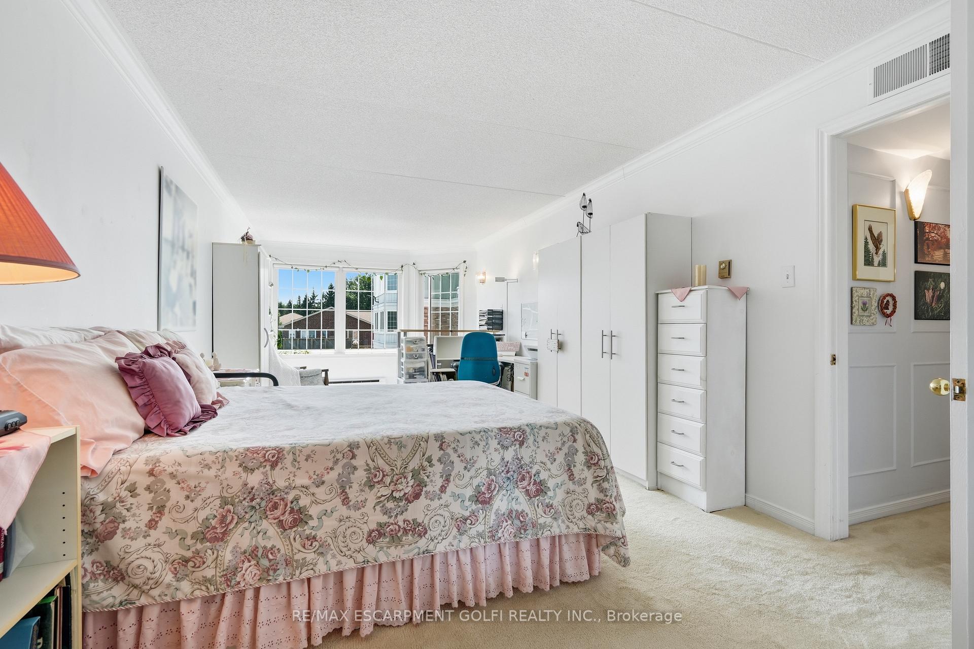 Photo 11 of Unit 215, 3420 Frederick Avenue, Lincoln, Lincoln-Jordan/Vineland — HOMEH