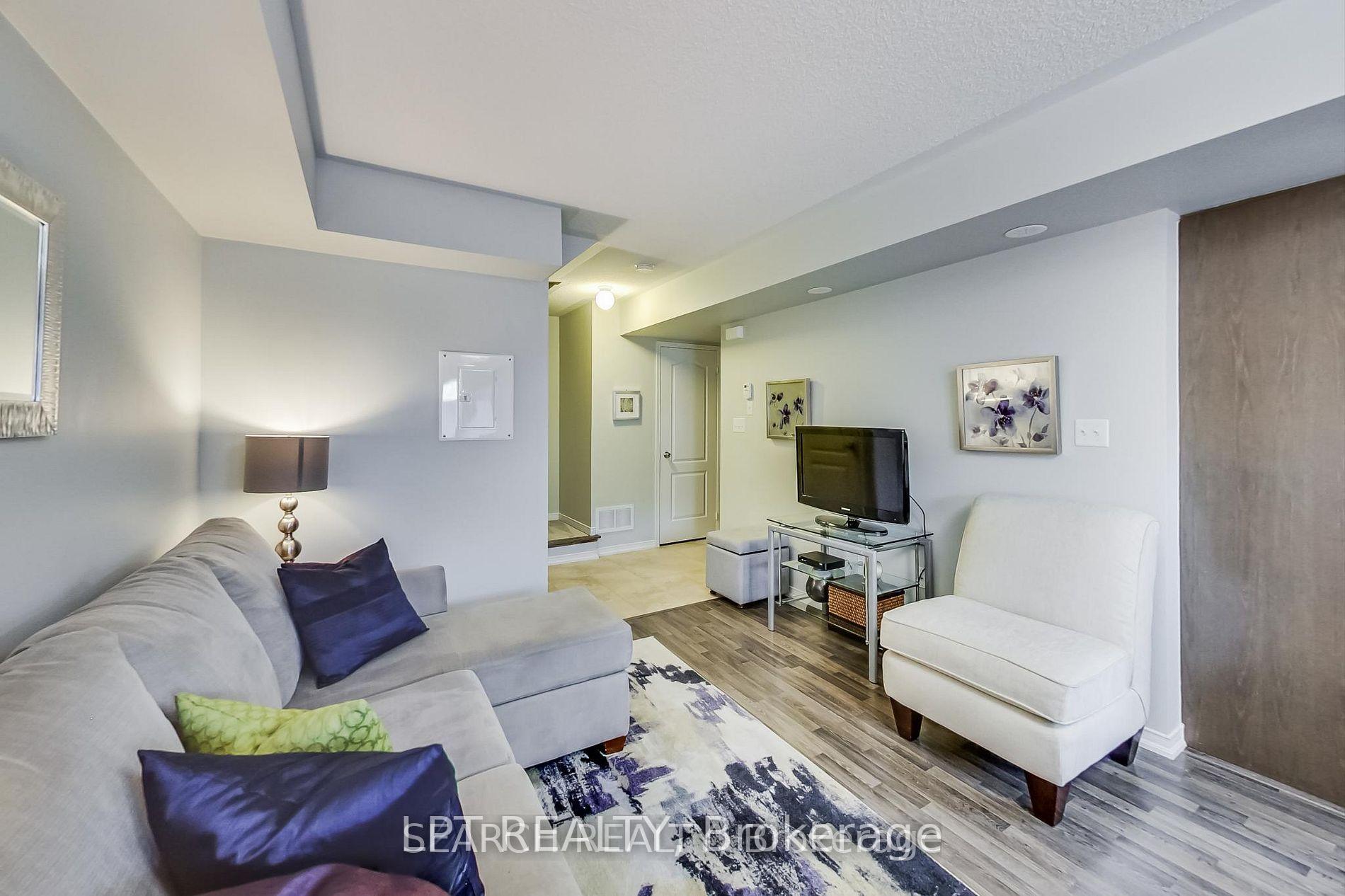 Photo 7 of Unit 11, 2492 Post Road, Oakville, River Oaks — HOMEH