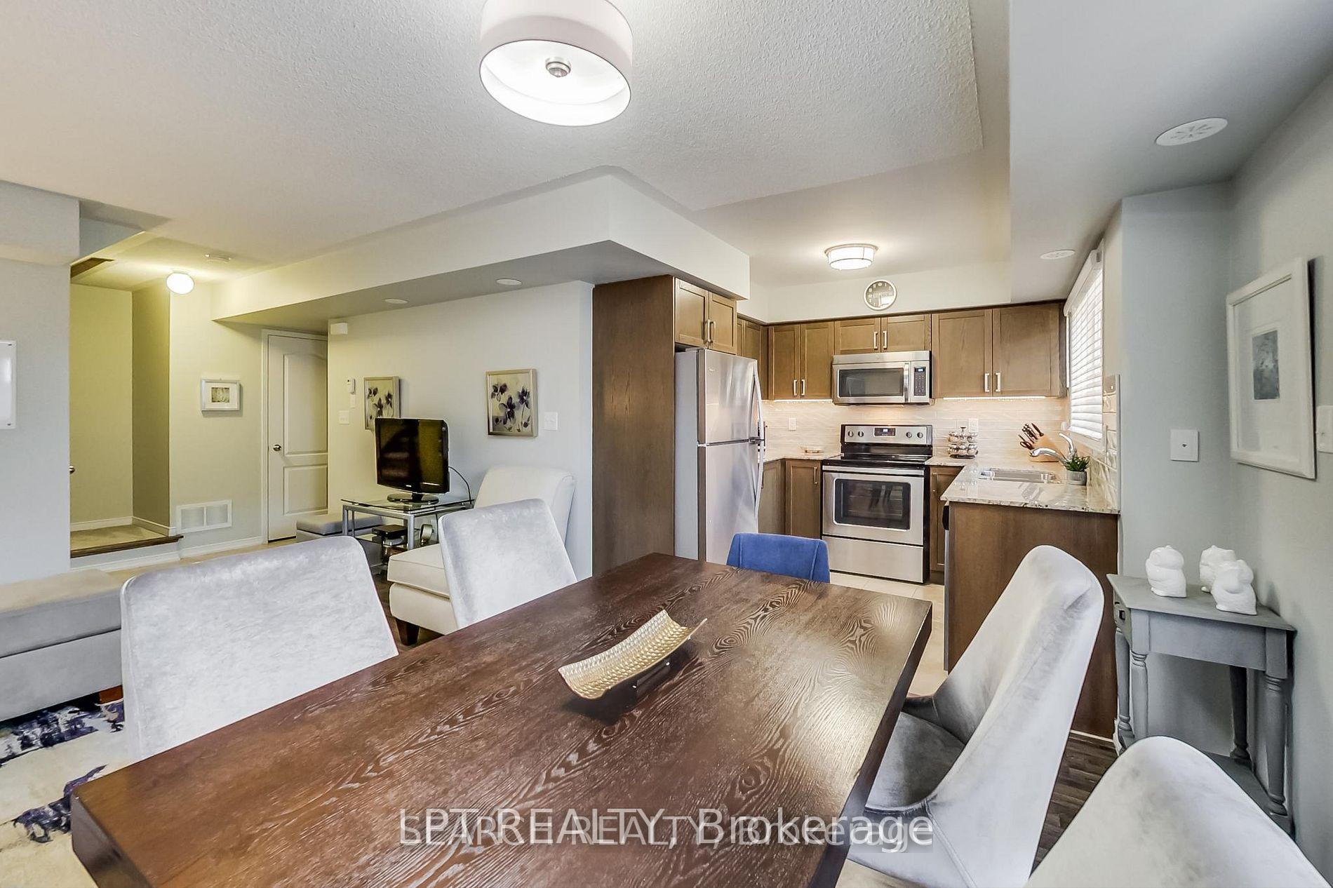 Photo 10 of Unit 11, 2492 Post Road, Oakville, River Oaks — HOMEH
