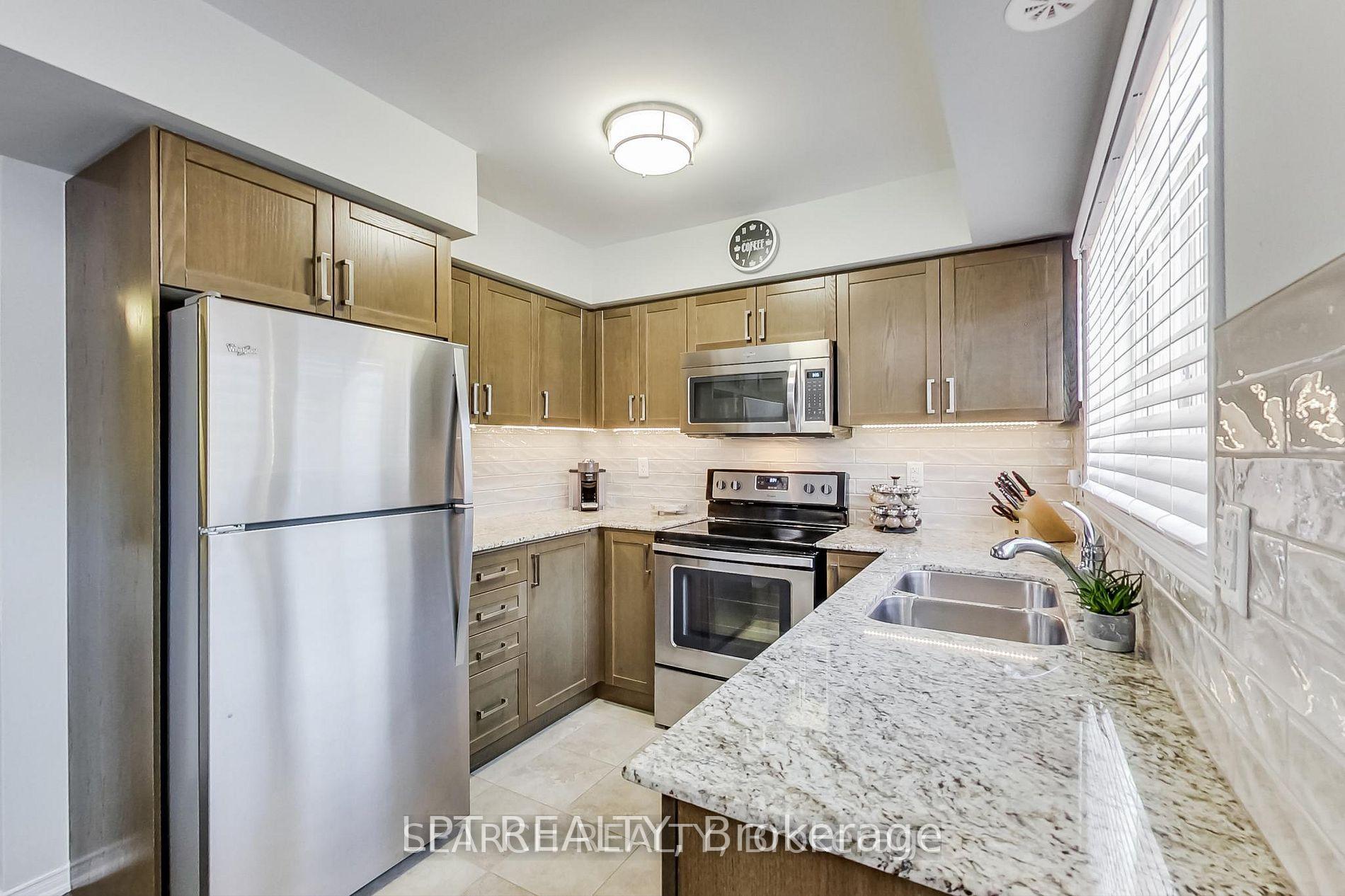Photo 11 of Unit 11, 2492 Post Road, Oakville, River Oaks — HOMEH
