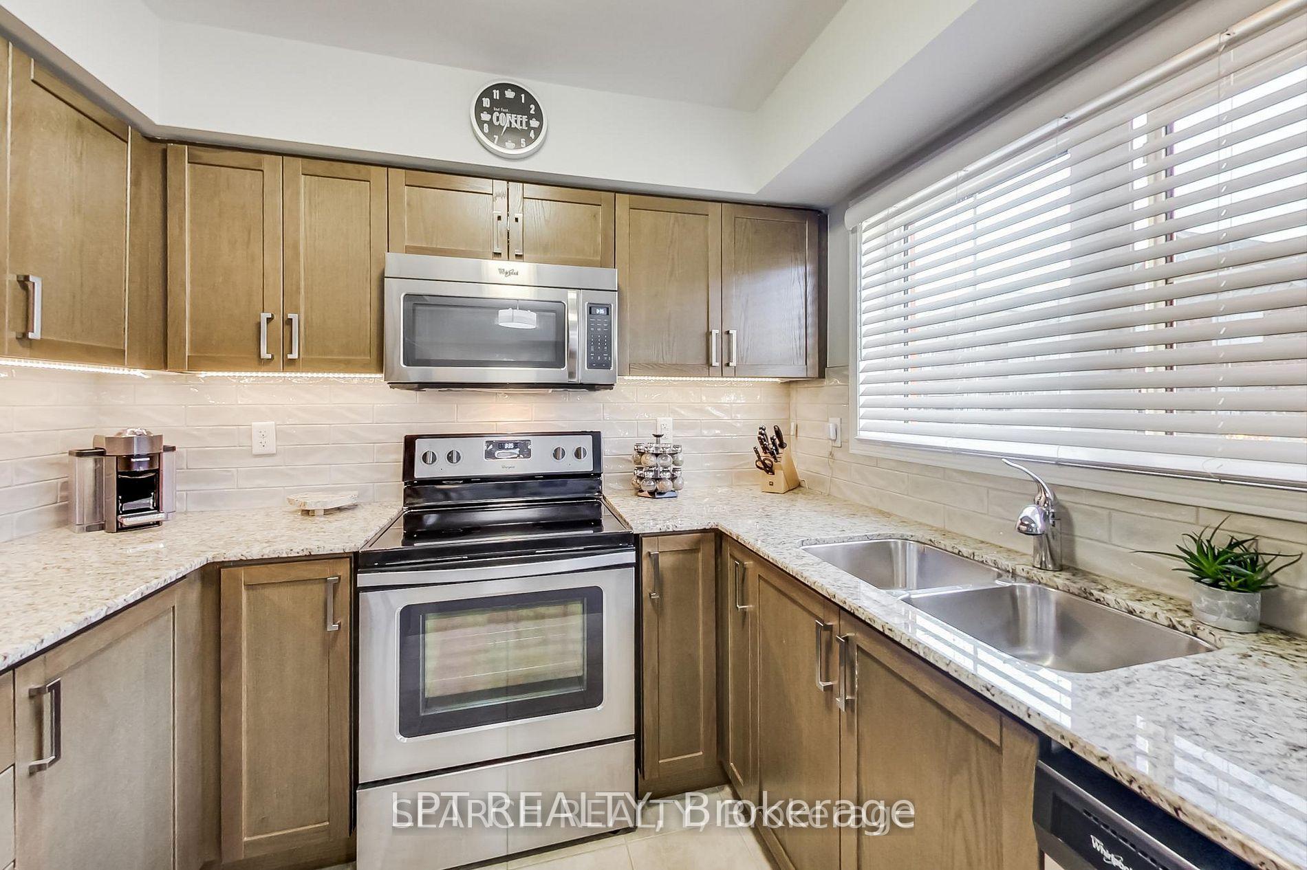 Photo 12 of Unit 11, 2492 Post Road, Oakville, River Oaks — HOMEH