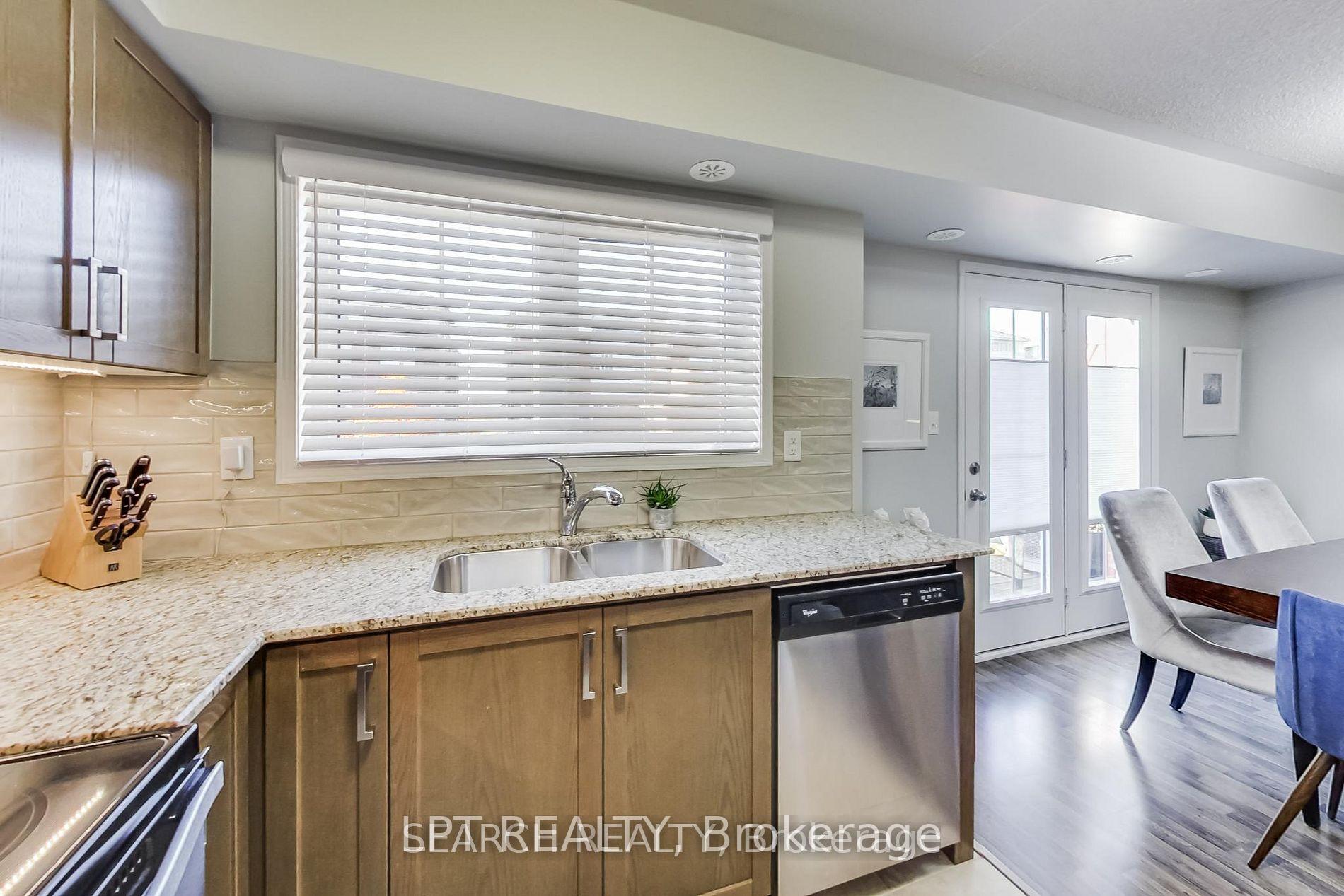 Photo 13 of Unit 11, 2492 Post Road, Oakville, River Oaks — HOMEH
