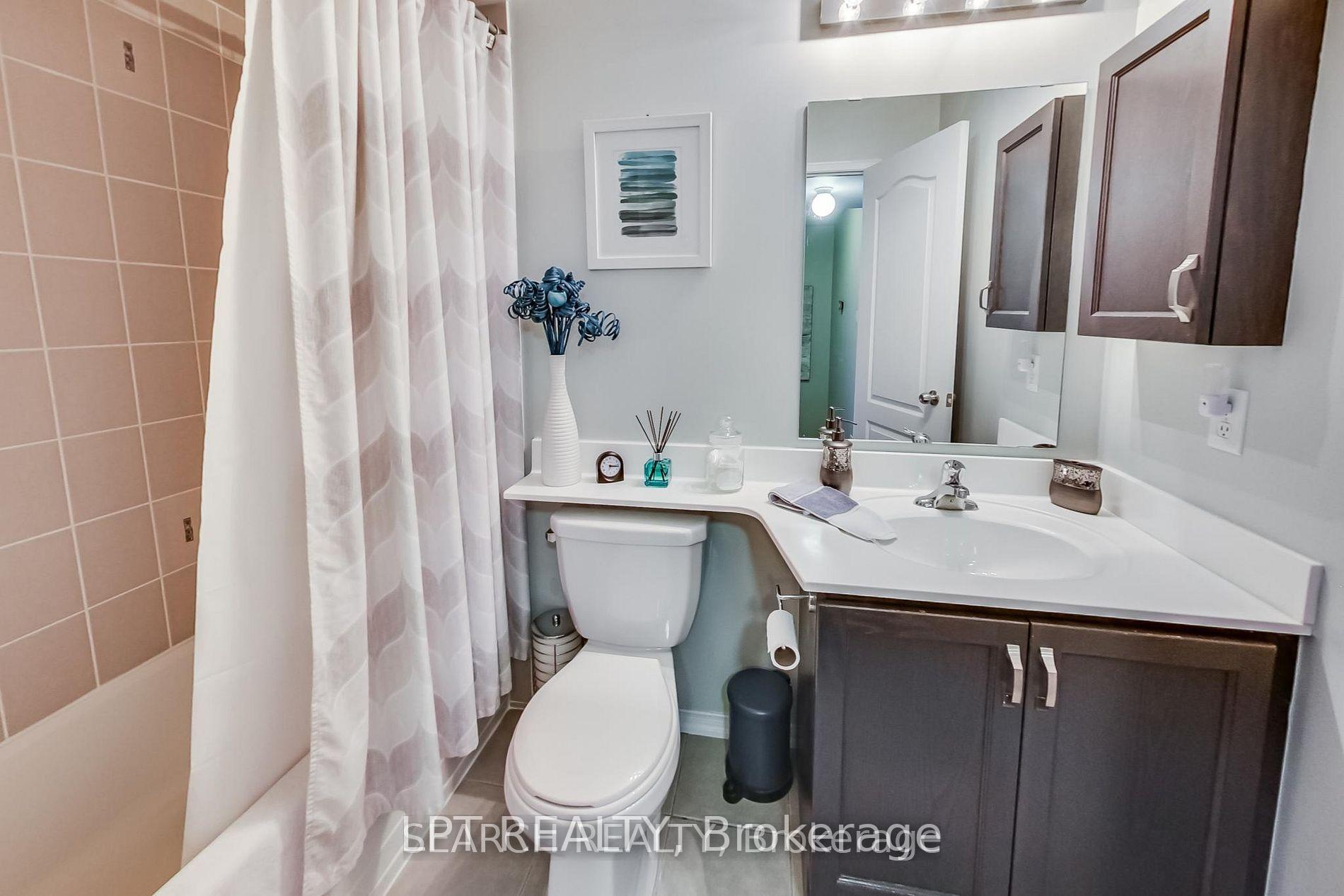 Photo 21 of Unit 11, 2492 Post Road, Oakville, River Oaks — HOMEH