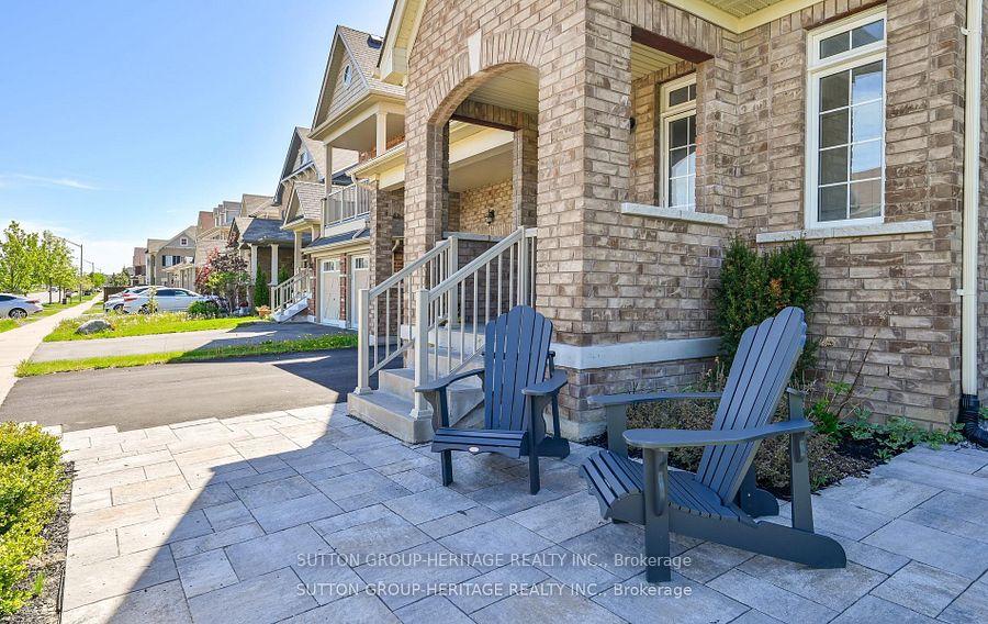 Photo 4 of 19 Northglen Boulevard, Clarington, Bowmanville — HOMEH