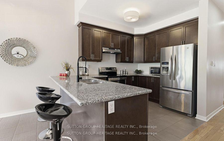 Photo 12 of 19 Northglen Boulevard, Clarington, Bowmanville — HOMEH