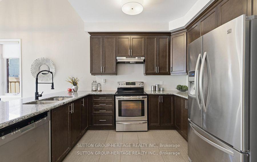 Photo 13 of 19 Northglen Boulevard, Clarington, Bowmanville — HOMEH