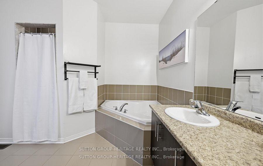 Photo 21 of 19 Northglen Boulevard, Clarington, Bowmanville — HOMEH