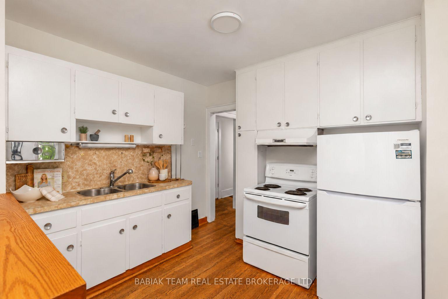 Photo 10 of 1 Rambert Crescent, Toronto, High Park-Swansea — HOMEH