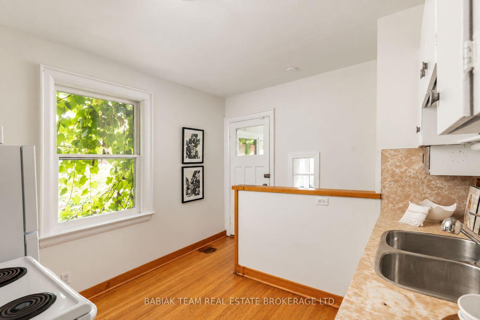 Photo 11 of 1 Rambert Crescent, Toronto, High Park-Swansea — HOMEH