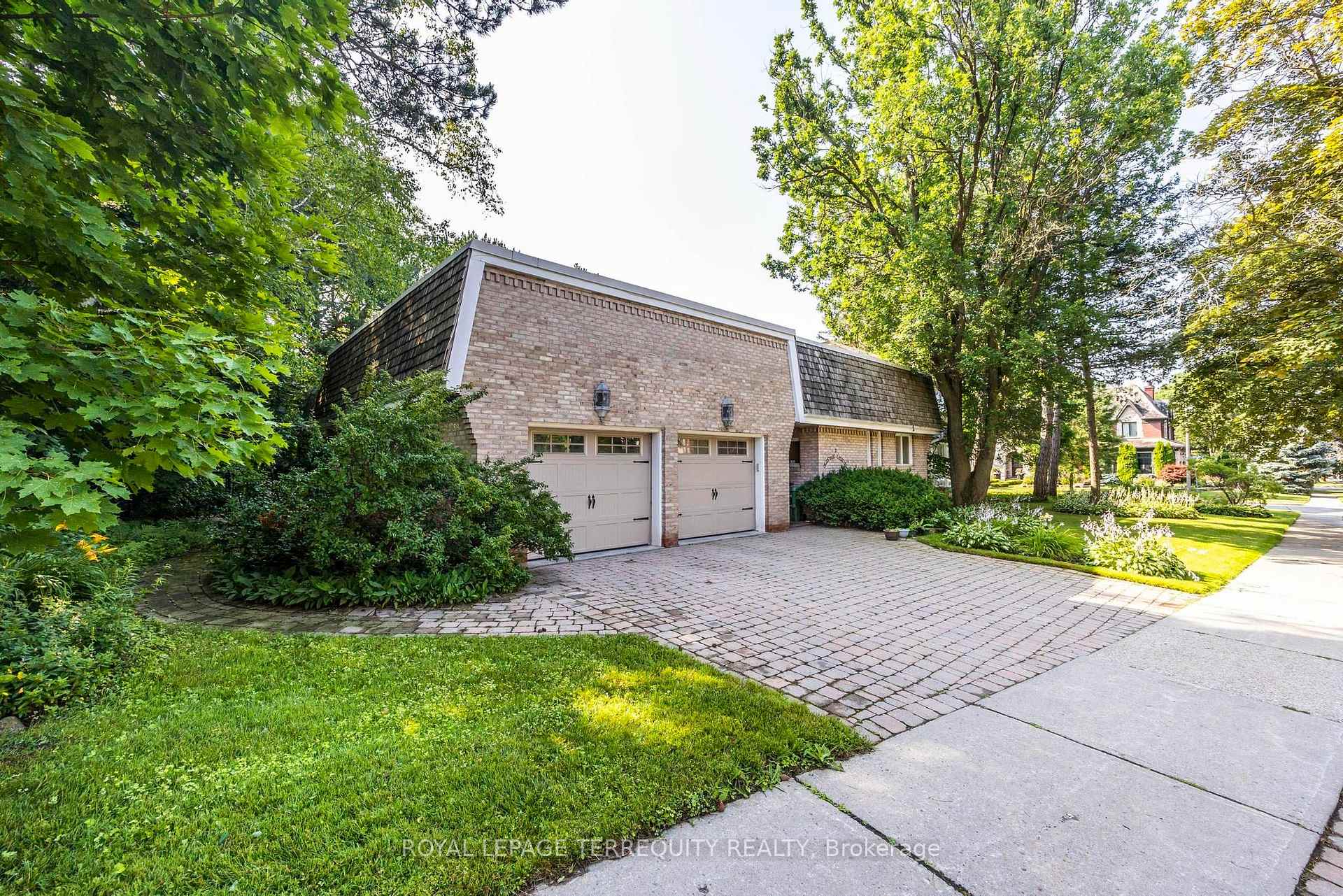Photo 18 of 2 Chieftain Crescent, North York, St. Andrew-Windfields — HOMEH